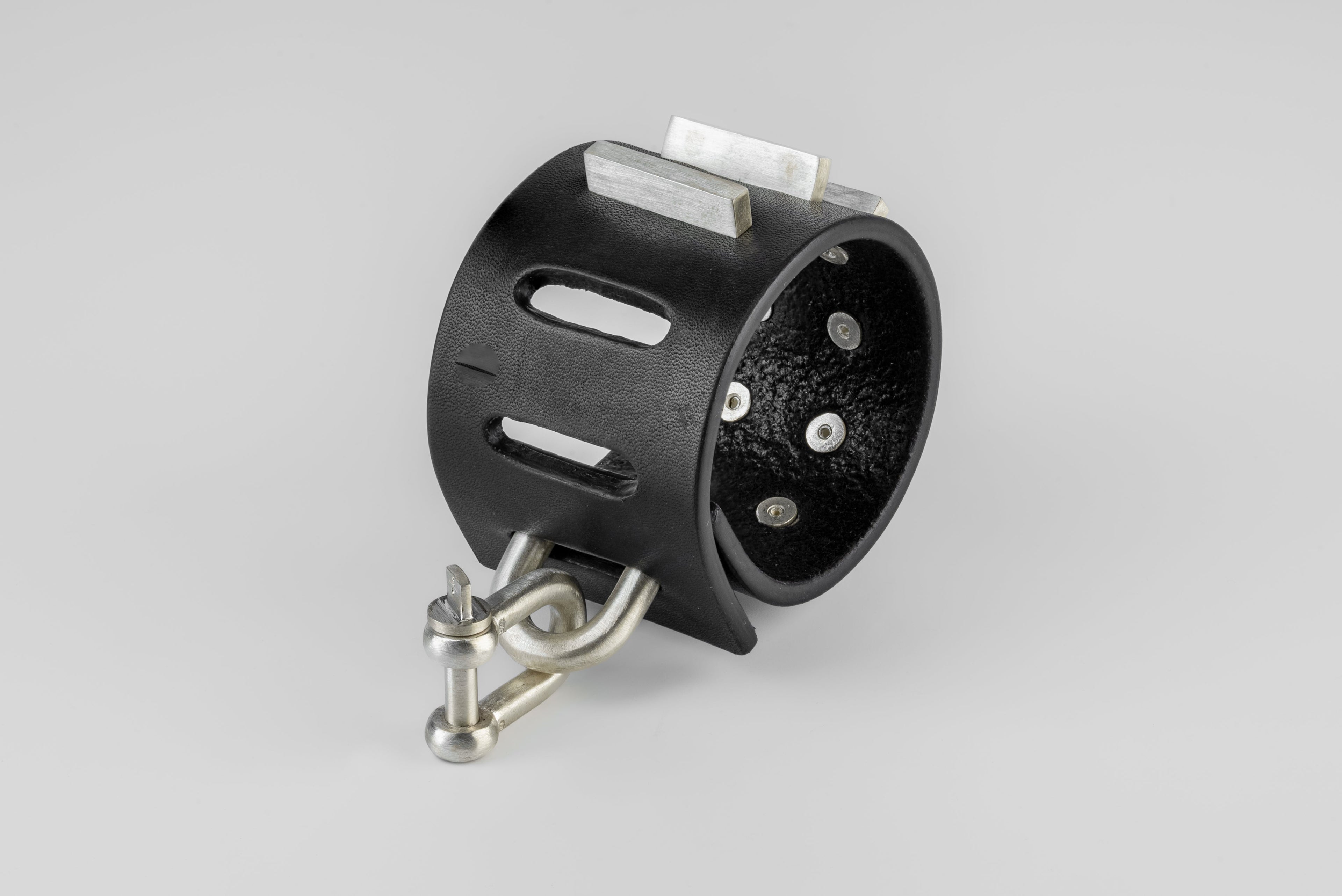 Restraint Charm Bracelet (Staple Stud Variant, 50mm, BLK+MA)