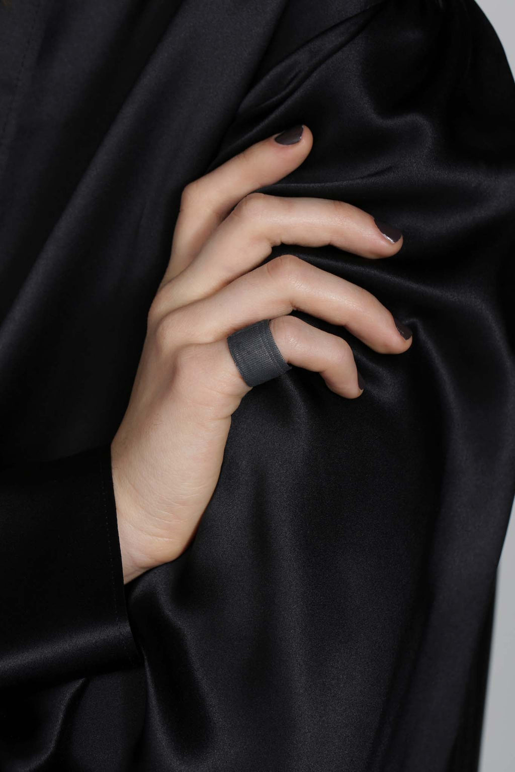 VTGR03 BLACK BANDAGE RING