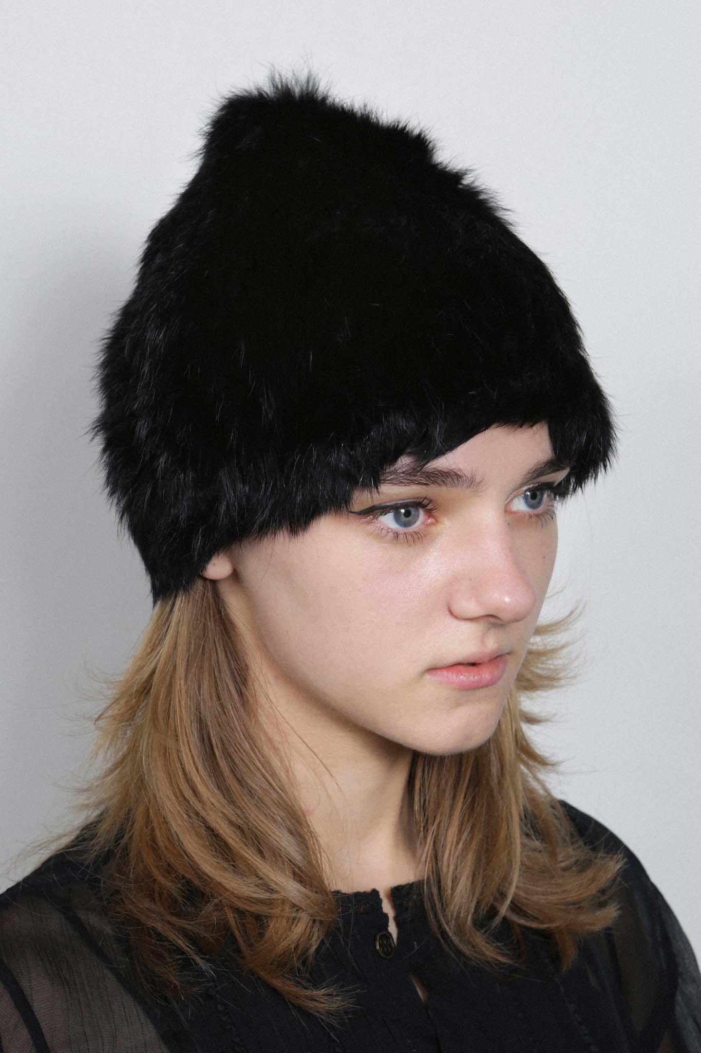 BLACK KNITTED RABBIT FUR BEANIE