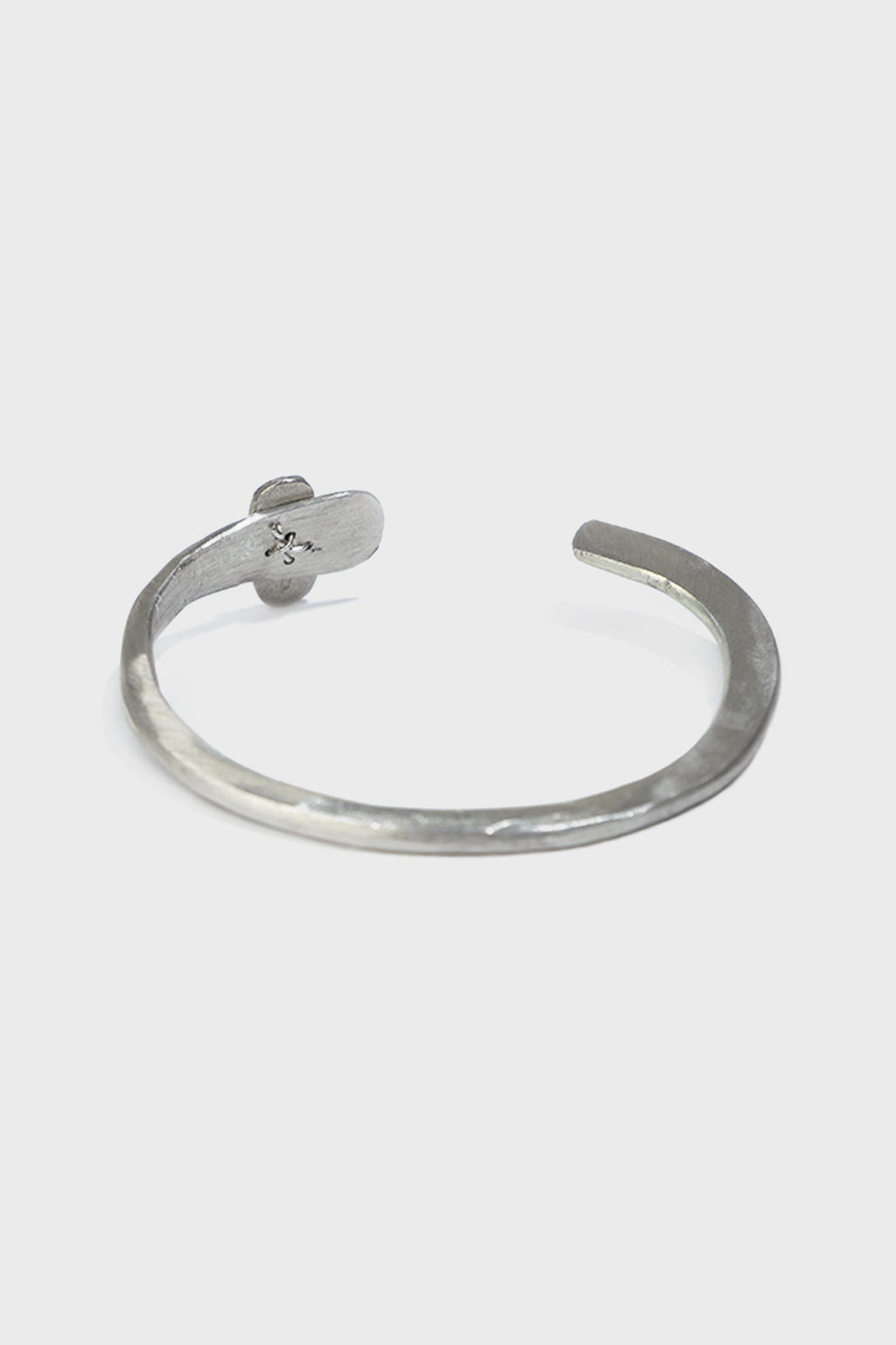 BUTTON TIP SILVER BANGLE