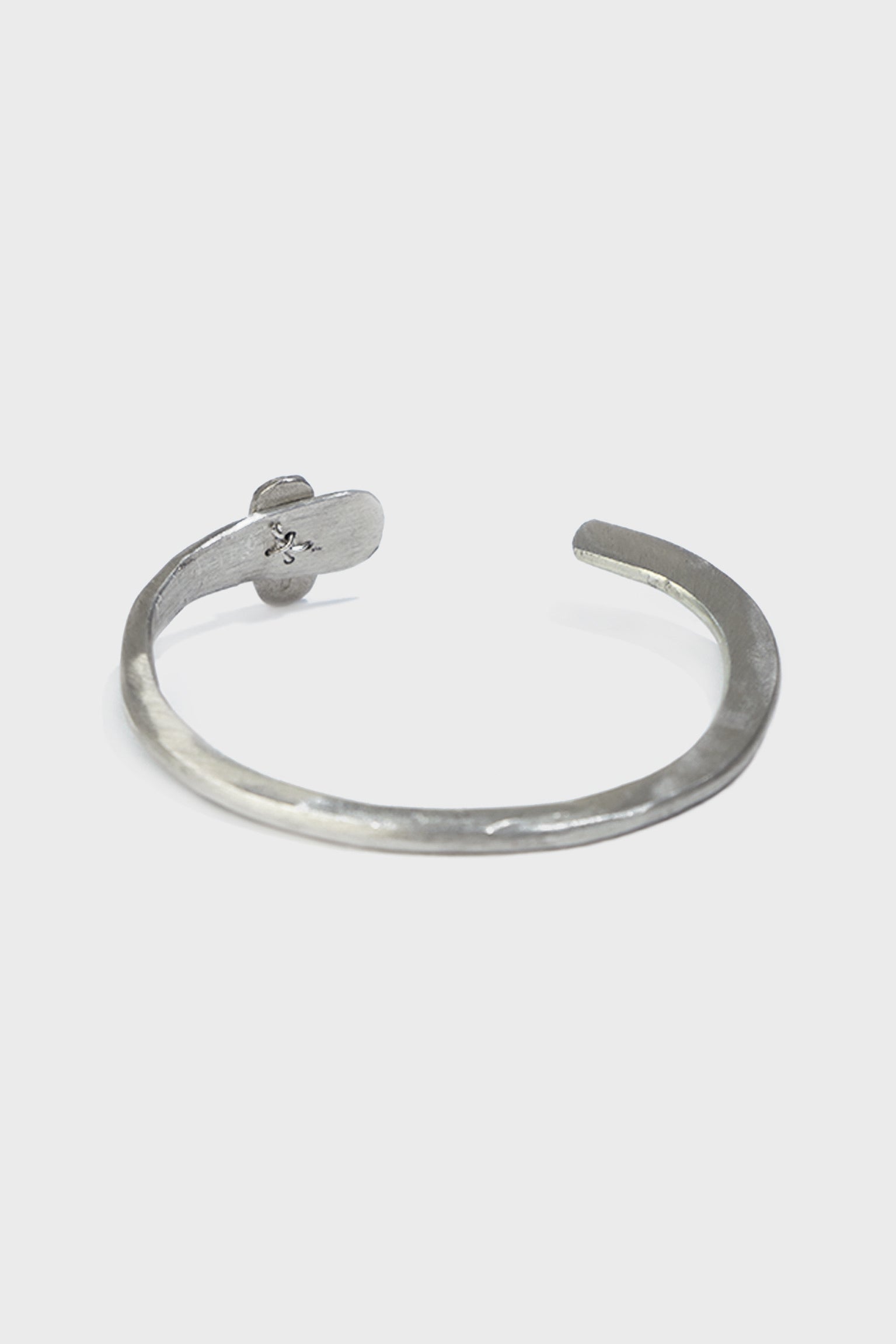 BUTTON TIP SILVER BANGLE