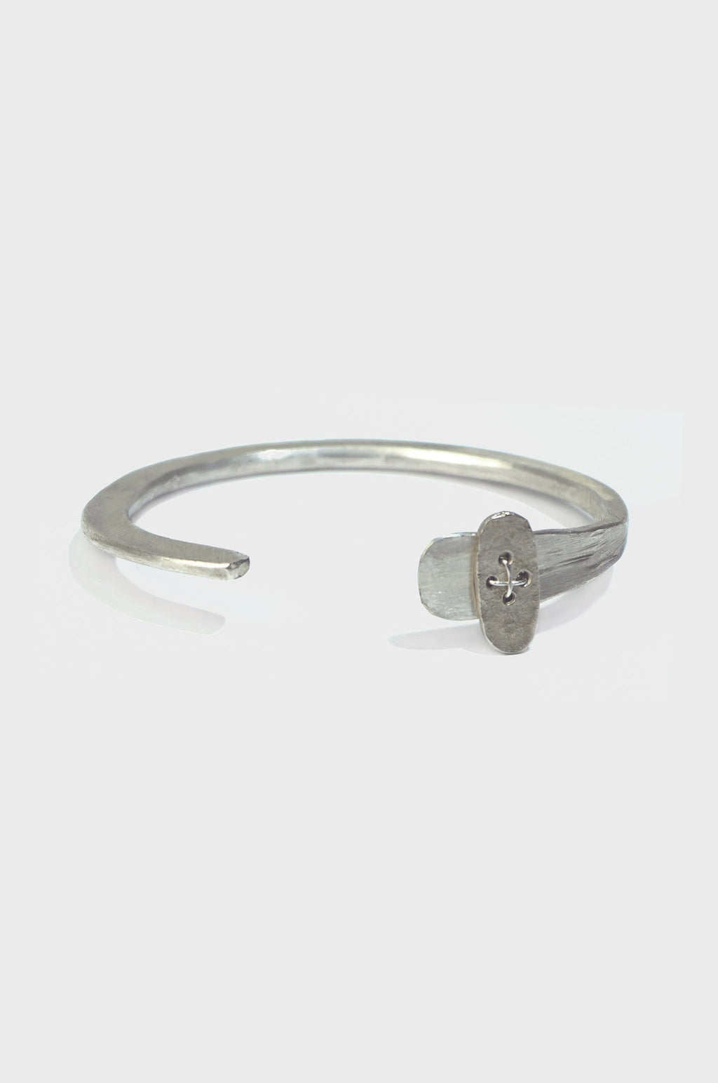 BUTTON TIP SILVER BANGLE