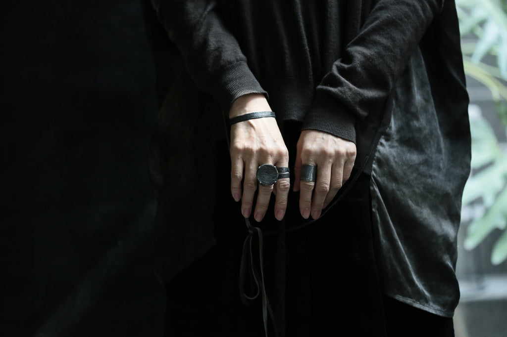 BLACK SILVER BANGLE (THIN)