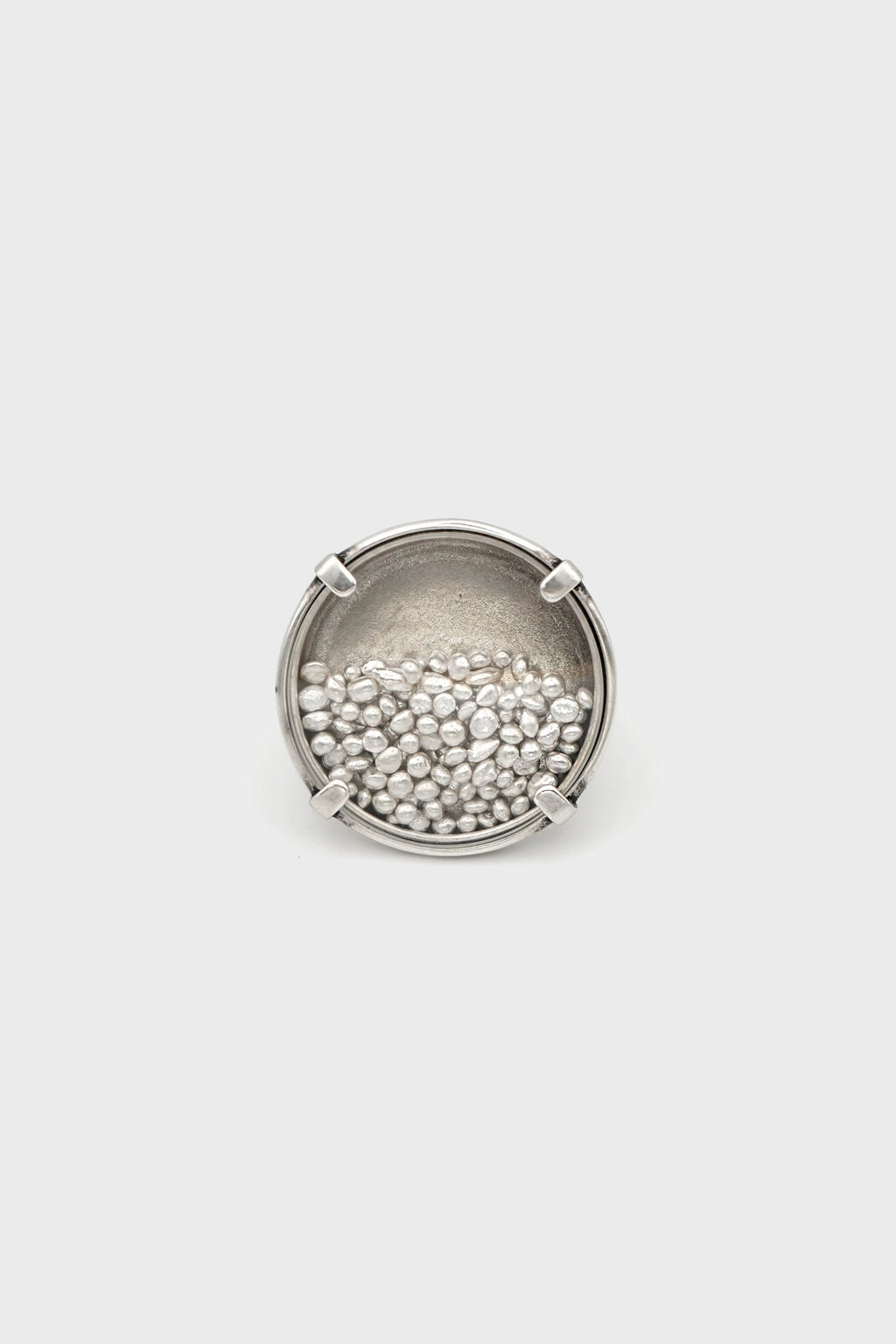 MENA MEDAILLON RING FILLED WITH LITTLE BALLS