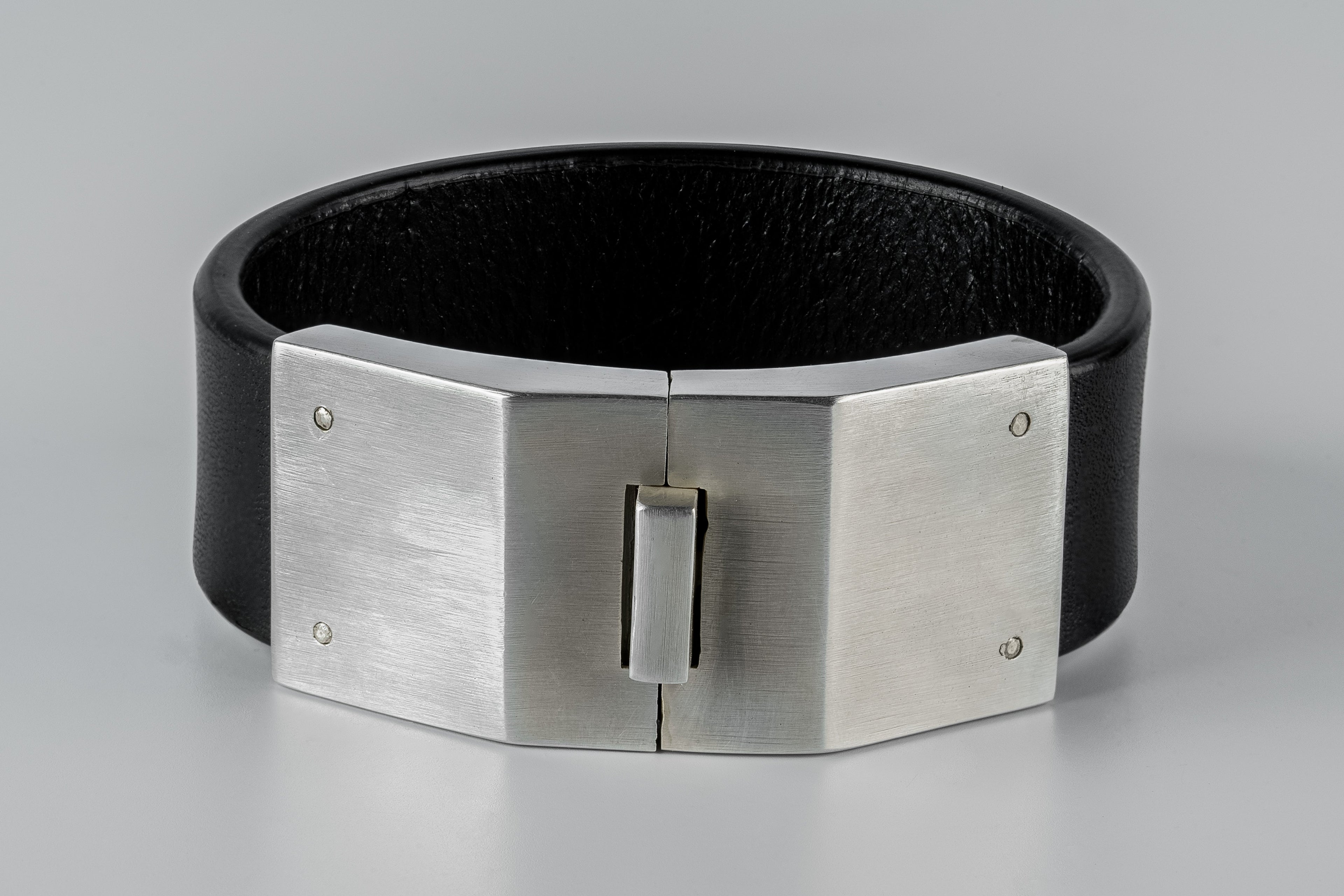 Box Lock Bracelet (Facet, Narrow, BLK+AS)