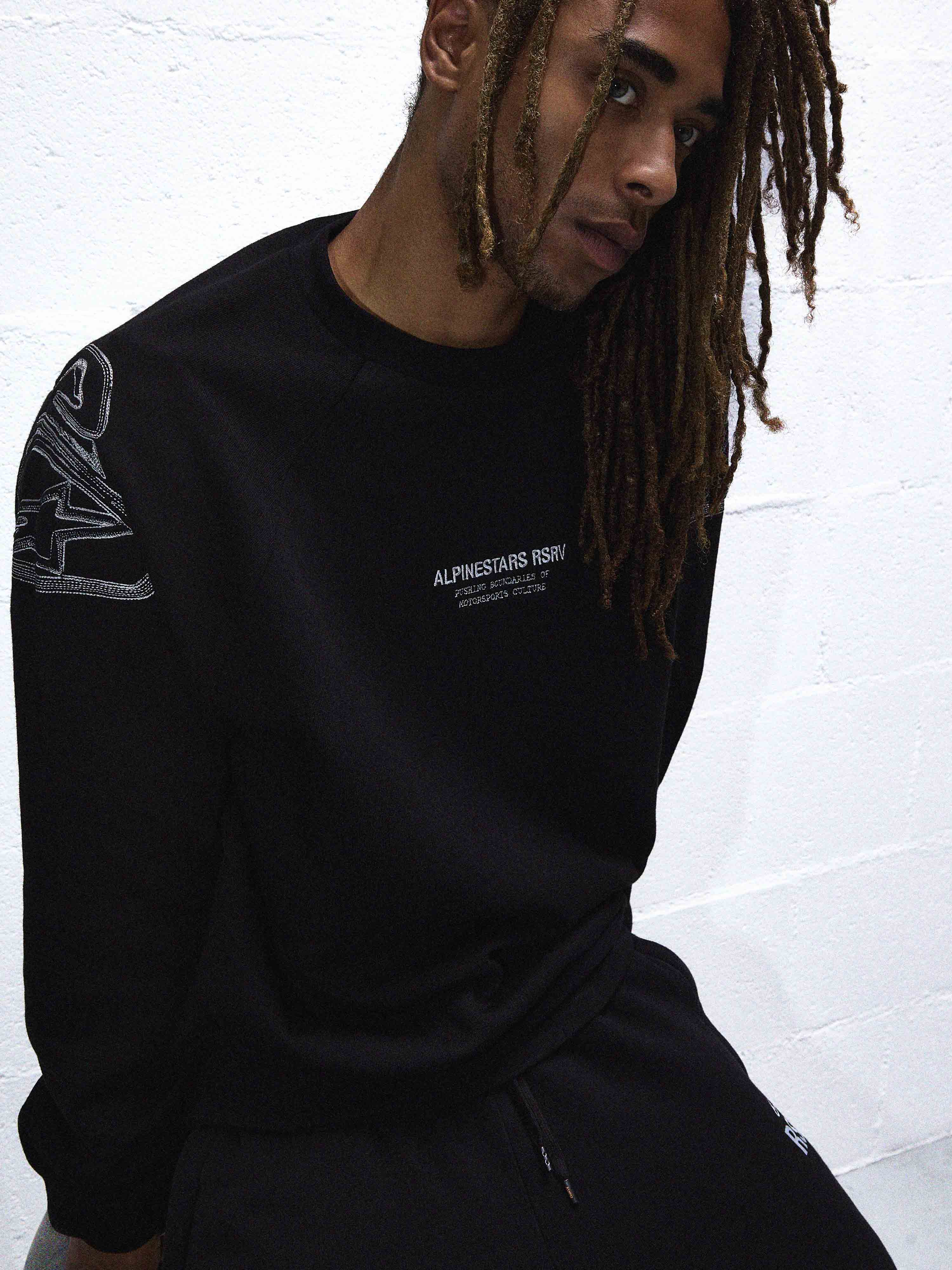 SHOULDER CUP CREWNECK BLACK