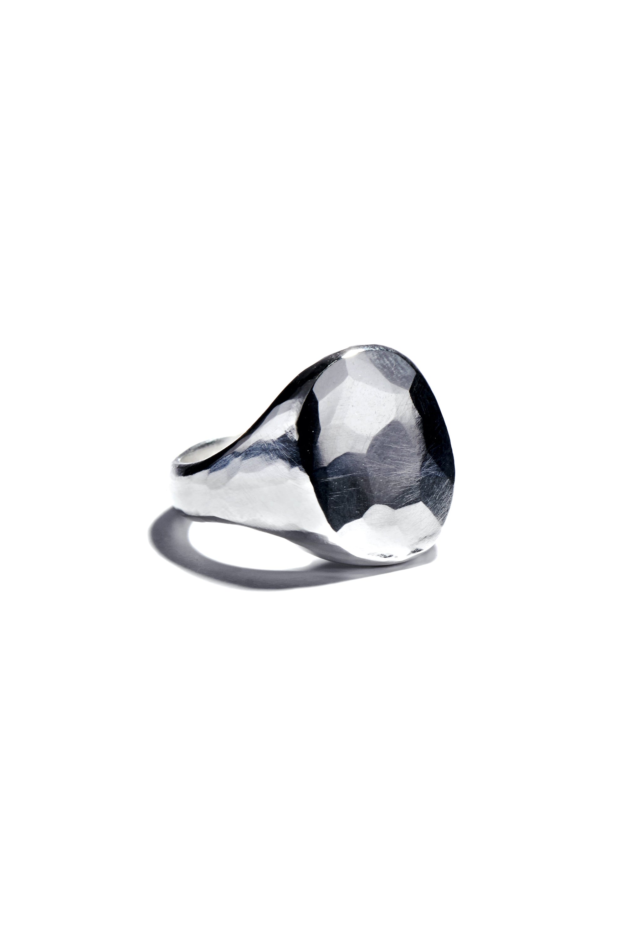 SIGNET RING OVAL HAMMERED