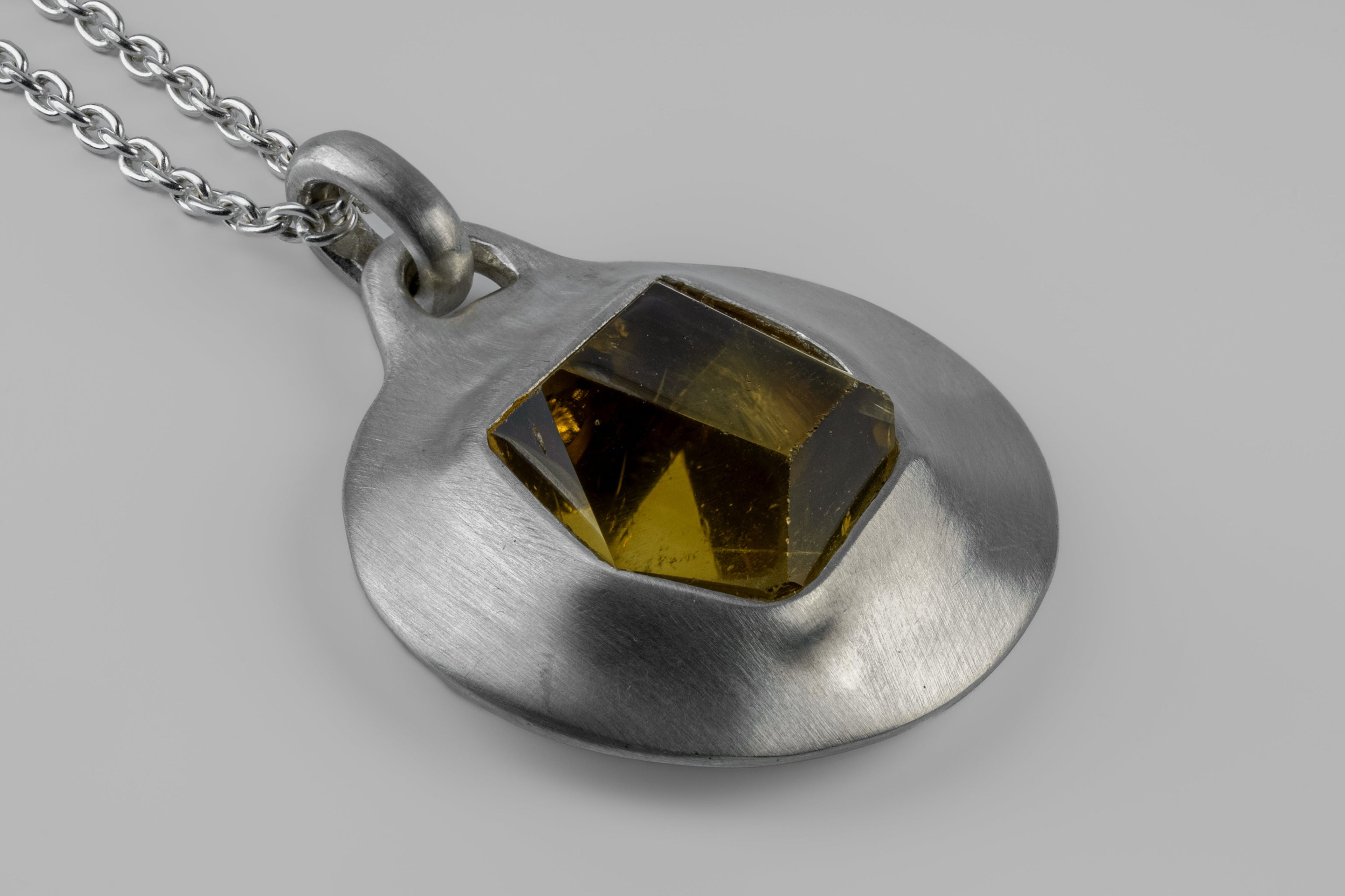 Morphed Disk Necklace (45cm, Amber, MA+AMB)