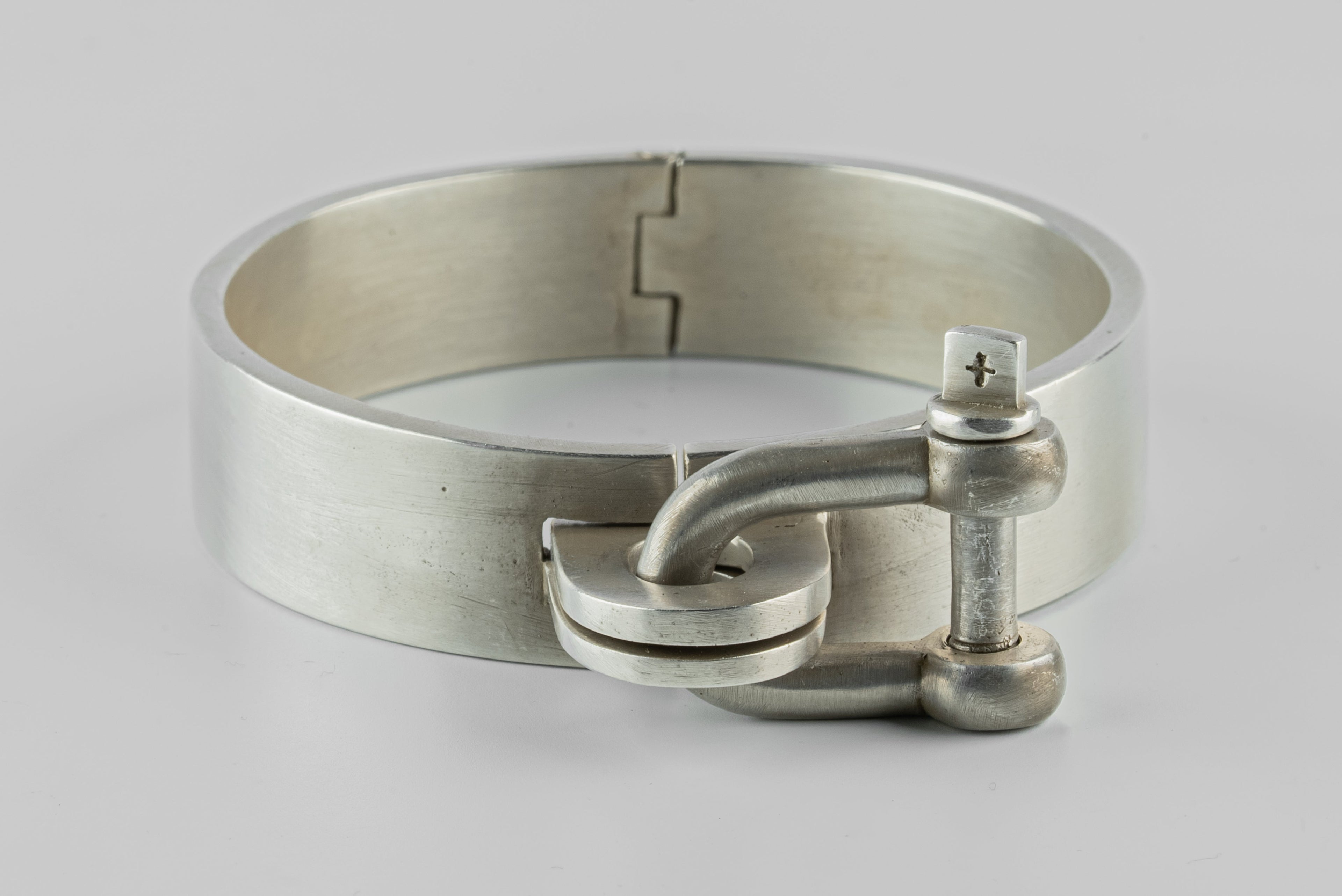 Restraint Cuff (Charm Version, 15mm, AS)