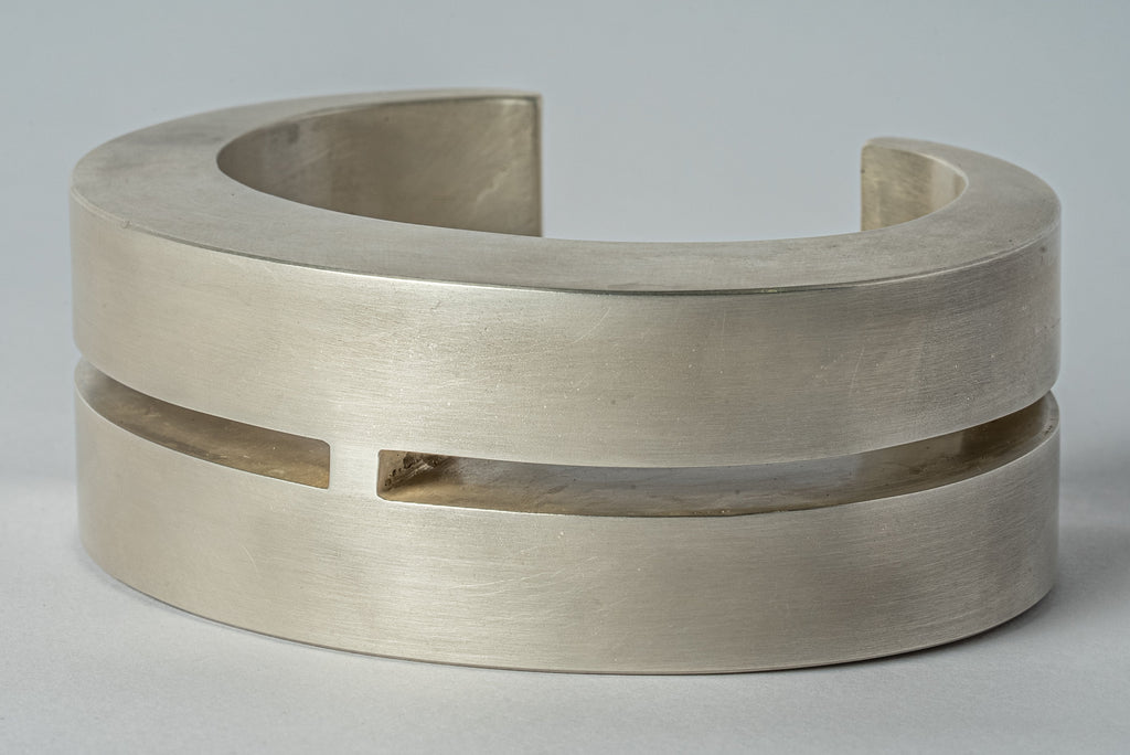 Crescent Crevice Bracelet (30mm, AS)