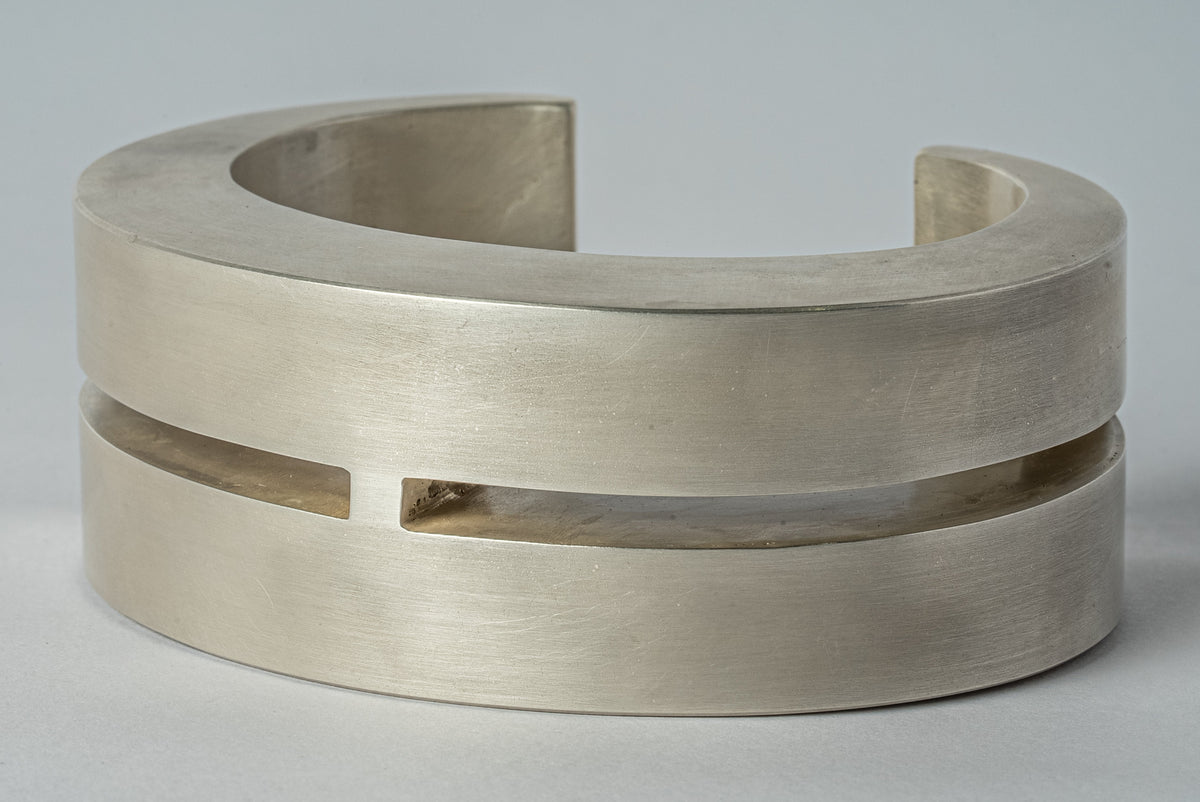 Crescent Crevice Bracelet (30mm, AS)