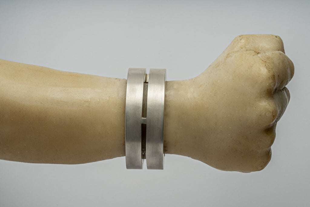 Crescent Crevice Bracelet (30mm, AS)