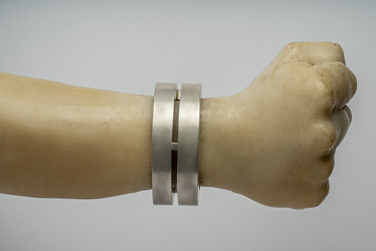 Crescent Crevice Bracelet (30mm, AS)