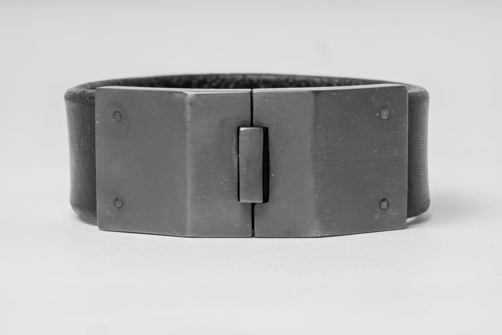 Box Lock Bracelet (Facet, Narrow, BLK+KA)