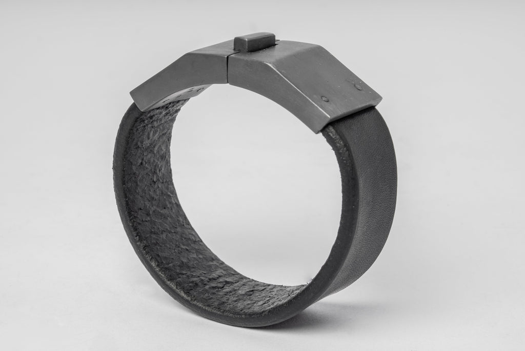 Box Lock Bracelet (Facet, Narrow, BLK+KA)