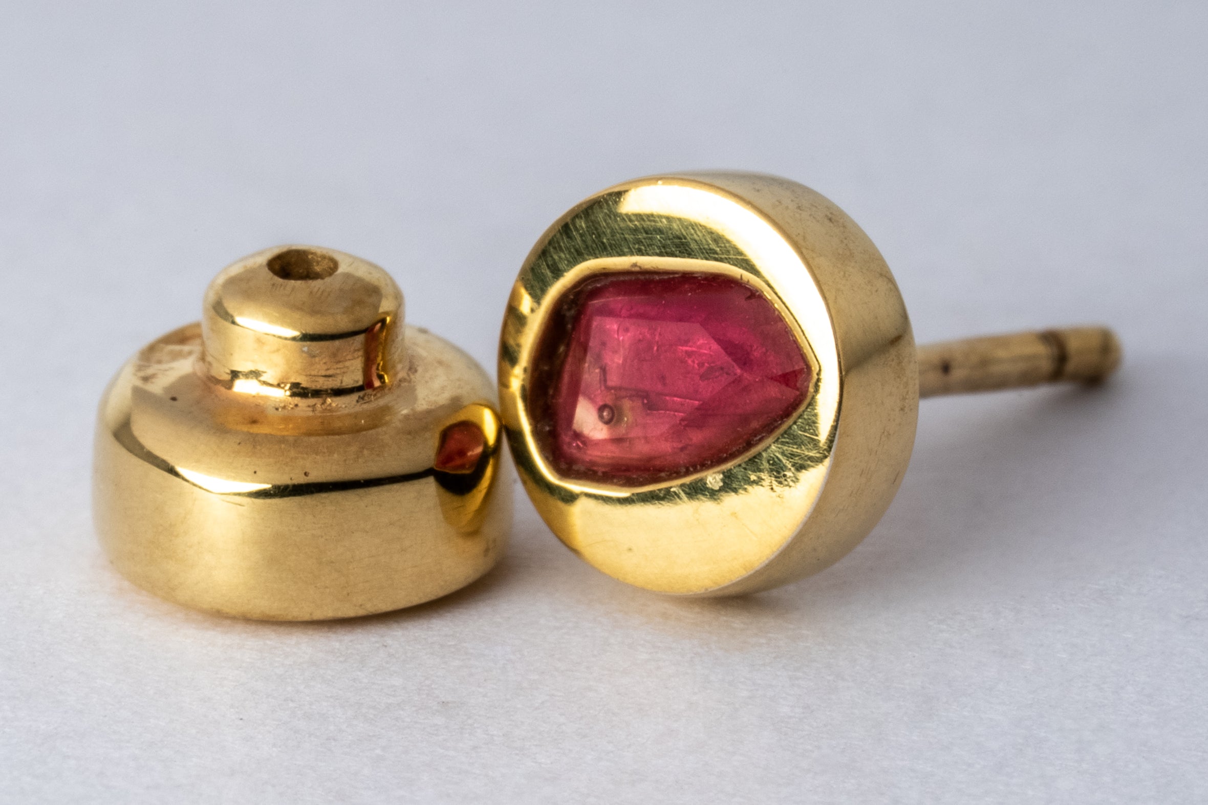 Stud Earring (0.2 CT, Ruby Slice, YGA+RUB)