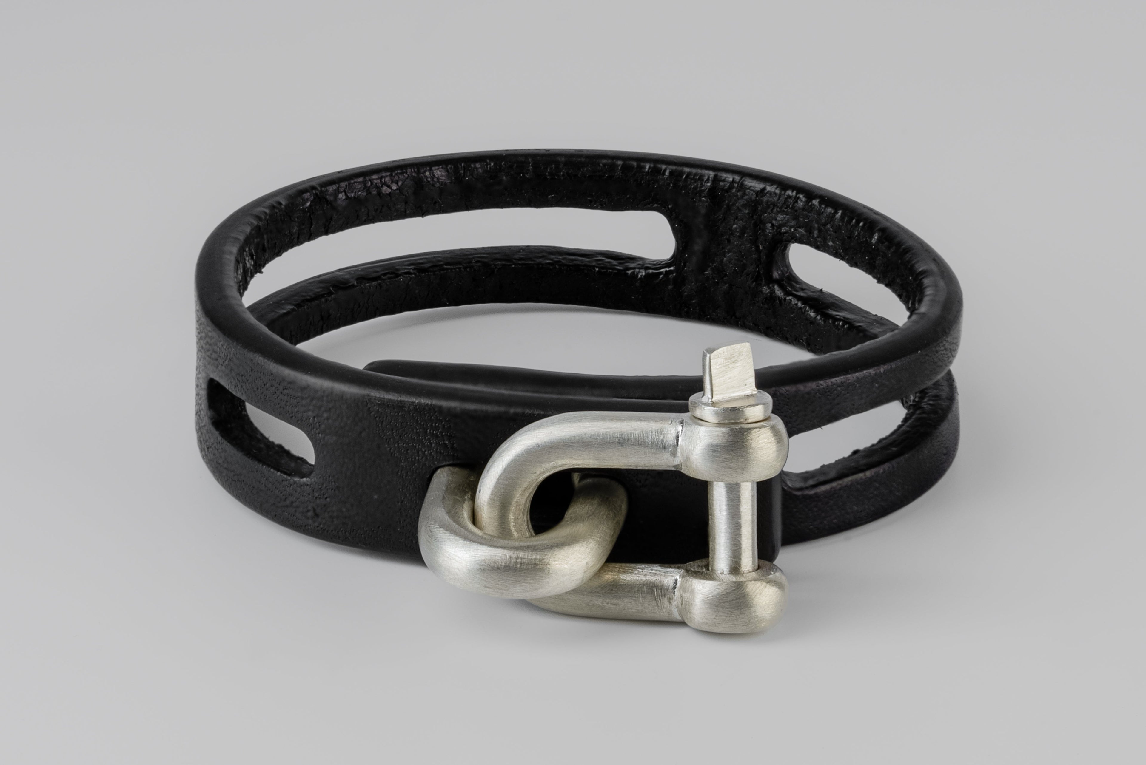 Punchout Restraint Bracelet (15mm, BLK+MA)