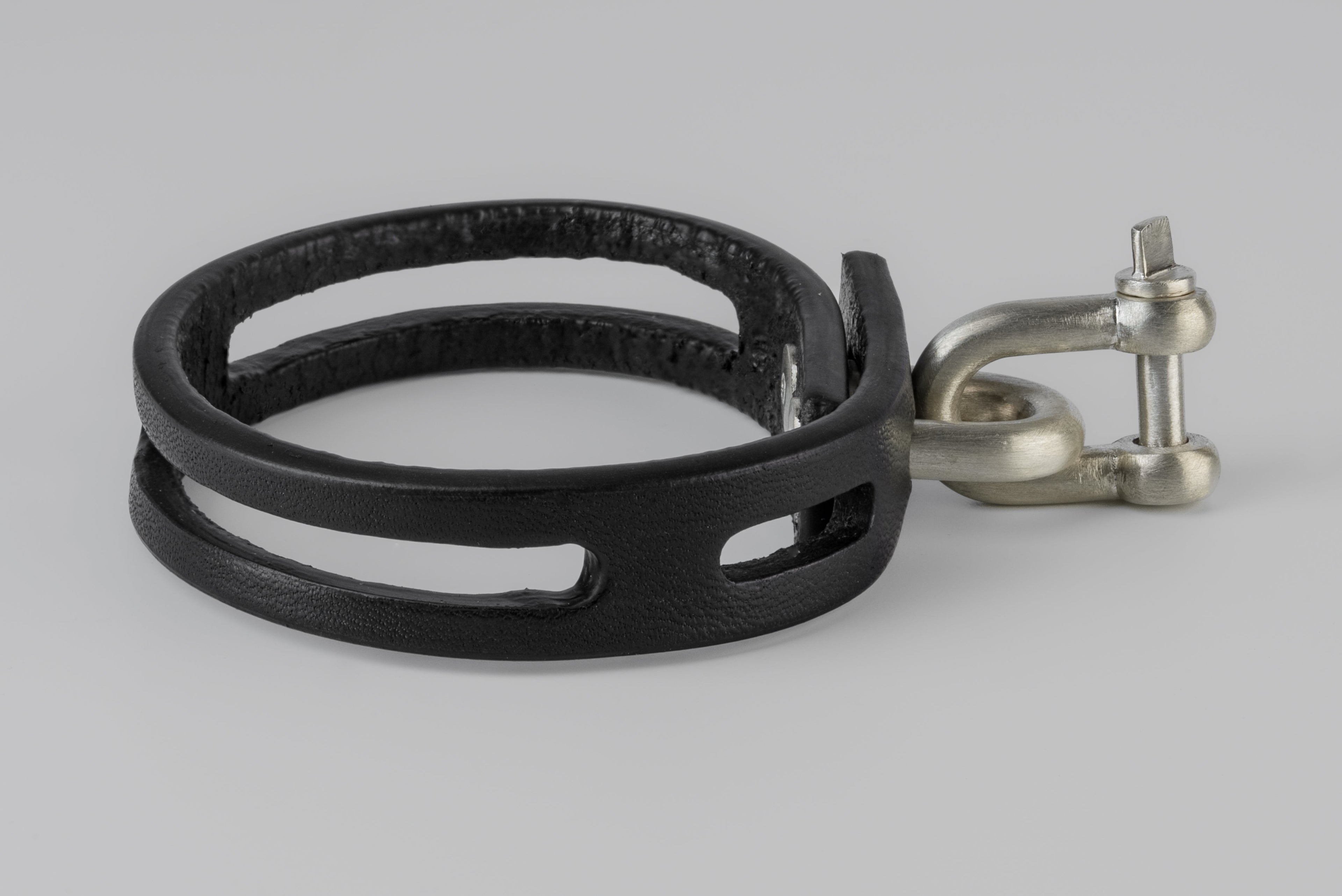 Punchout Restraint Bracelet (15mm, BLK+MA)