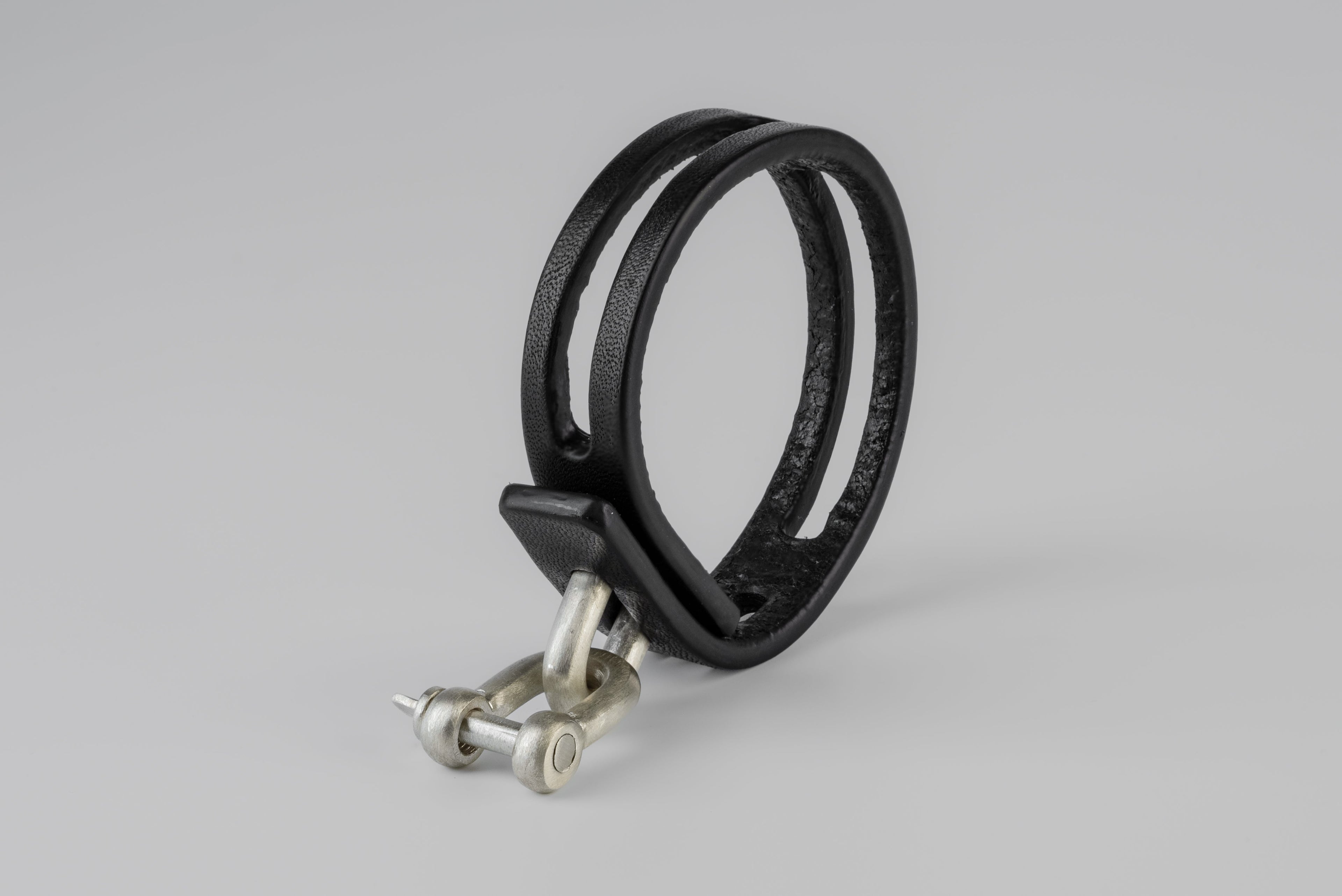 Punchout Restraint Bracelet (15mm, BLK+MA)