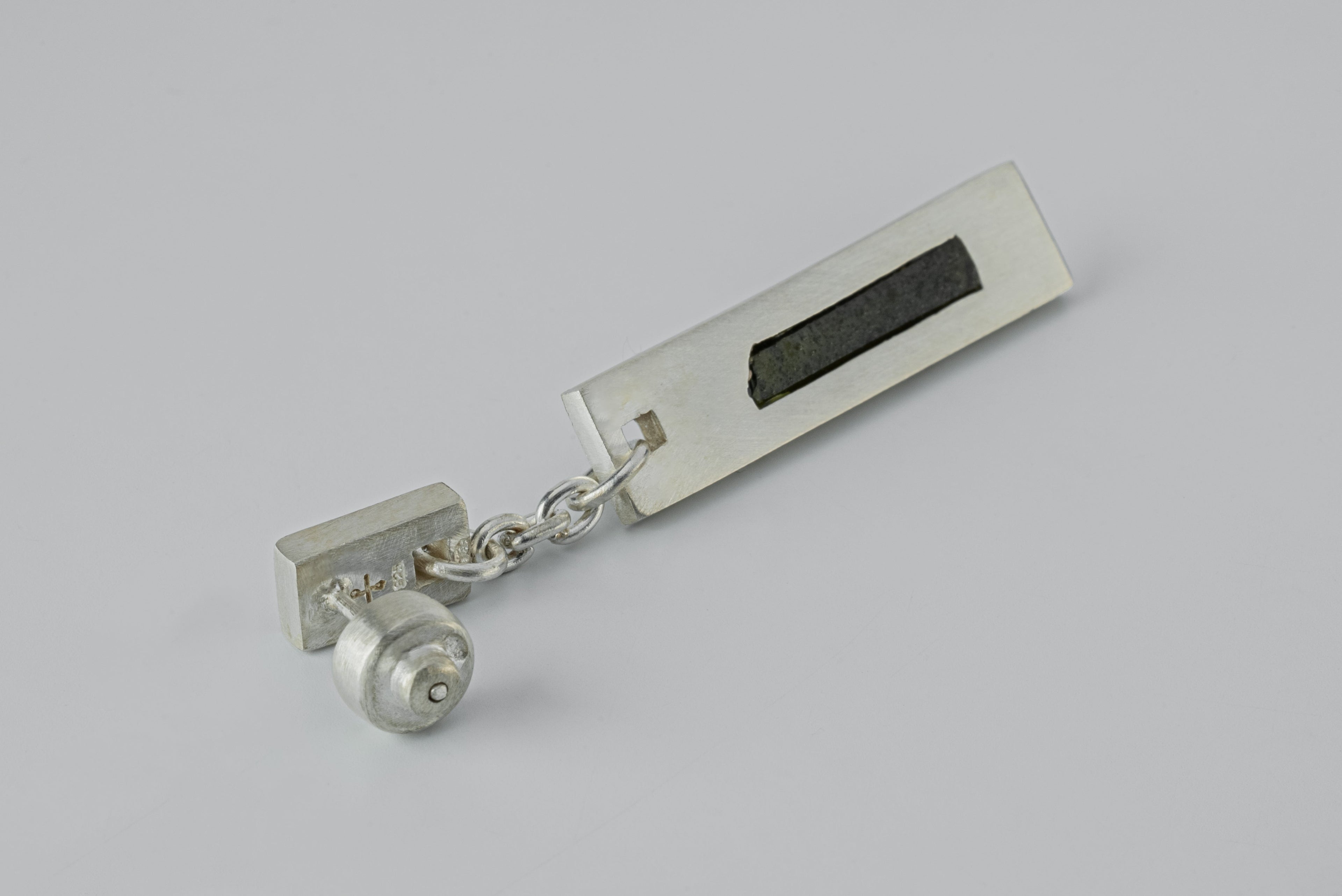 Plate Dangle Earring (Zincite, MA+ZIN)