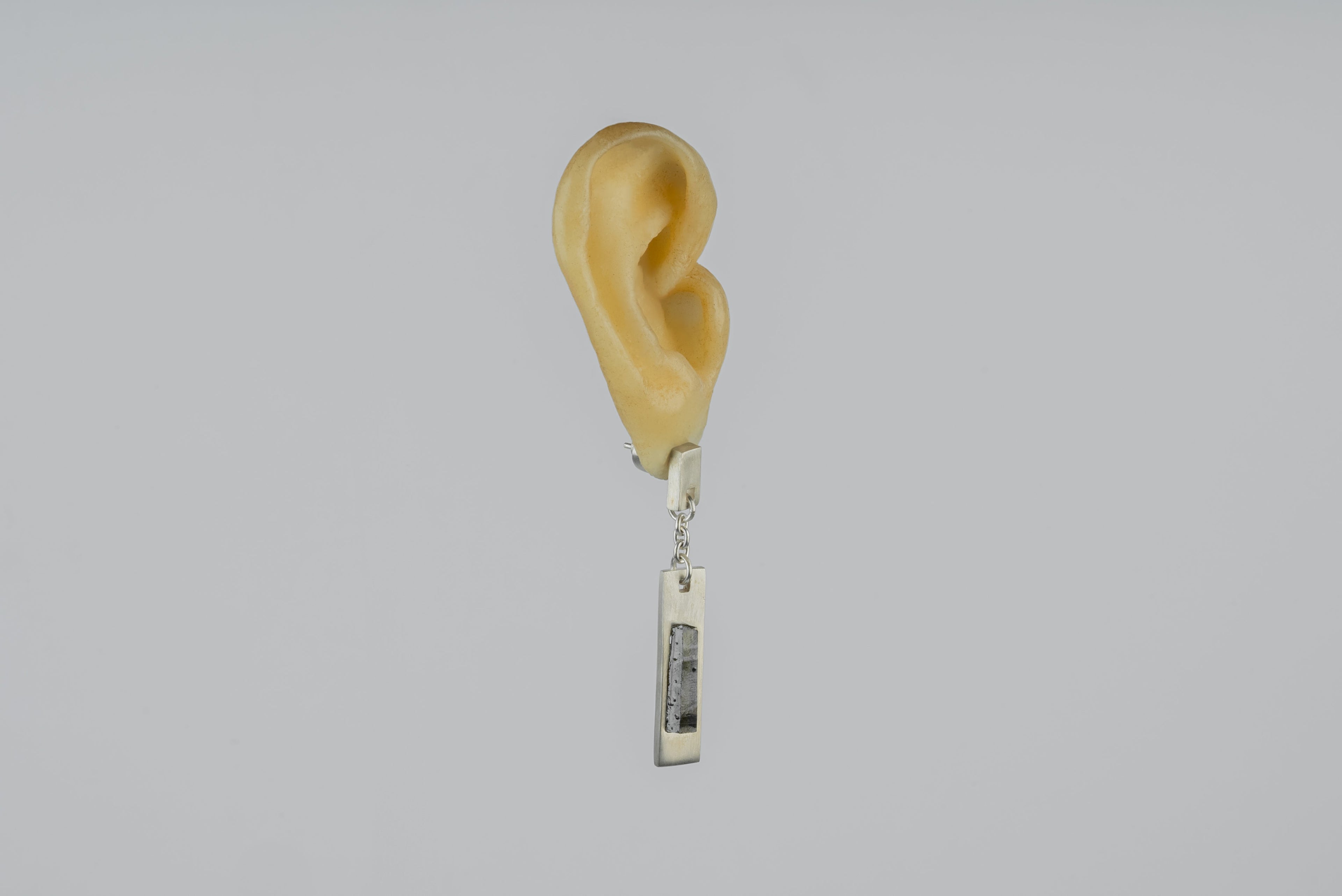 Plate Dangle Earring (Zincite, MA+ZIN)