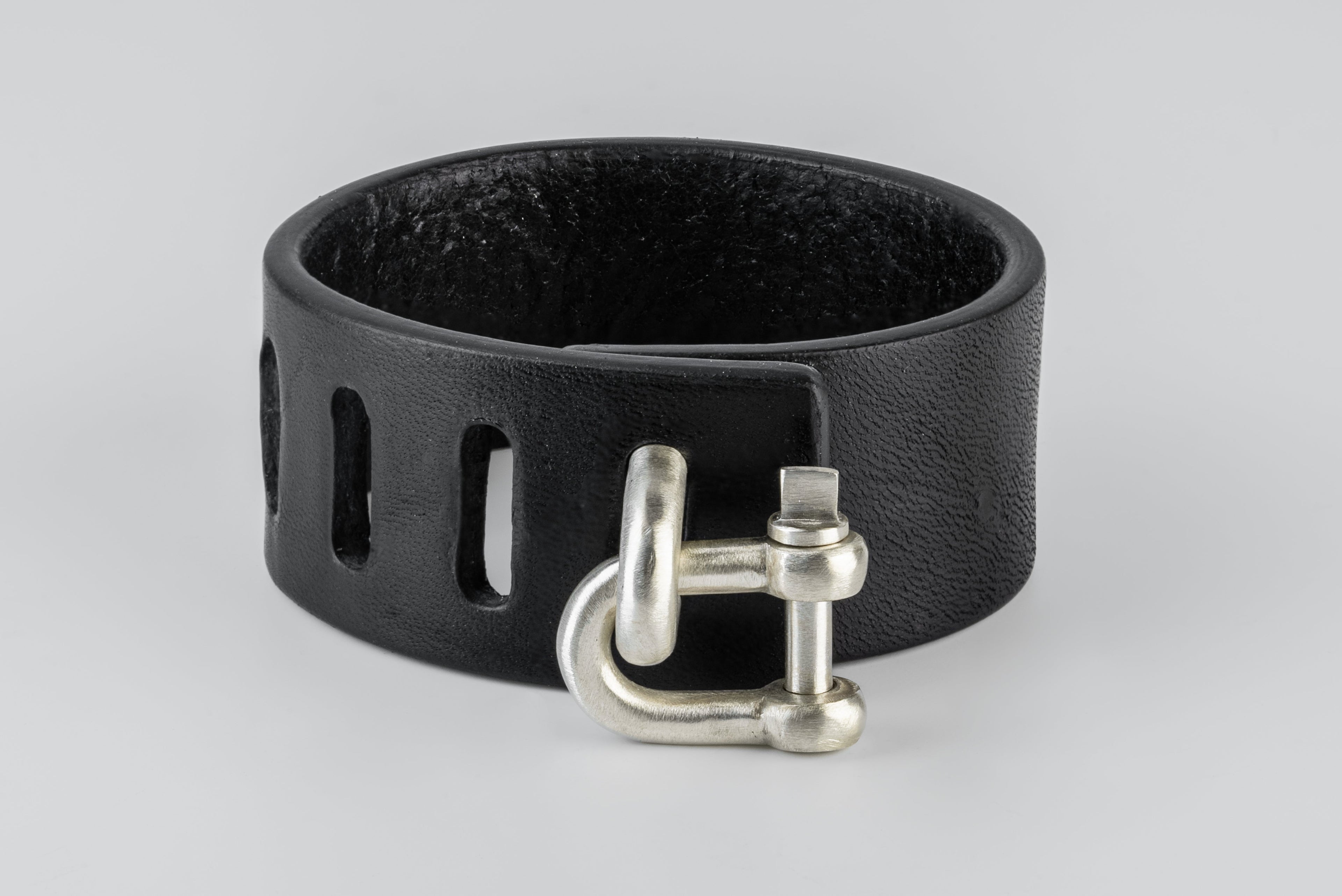 Restraint Charm Bracelet (30mm, MA+BLK)