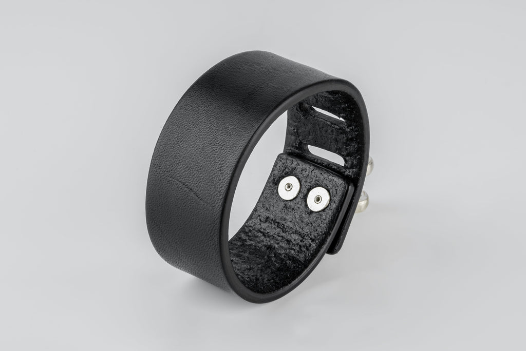 Restraint Charm Bracelet (30mm, MA+BLK)