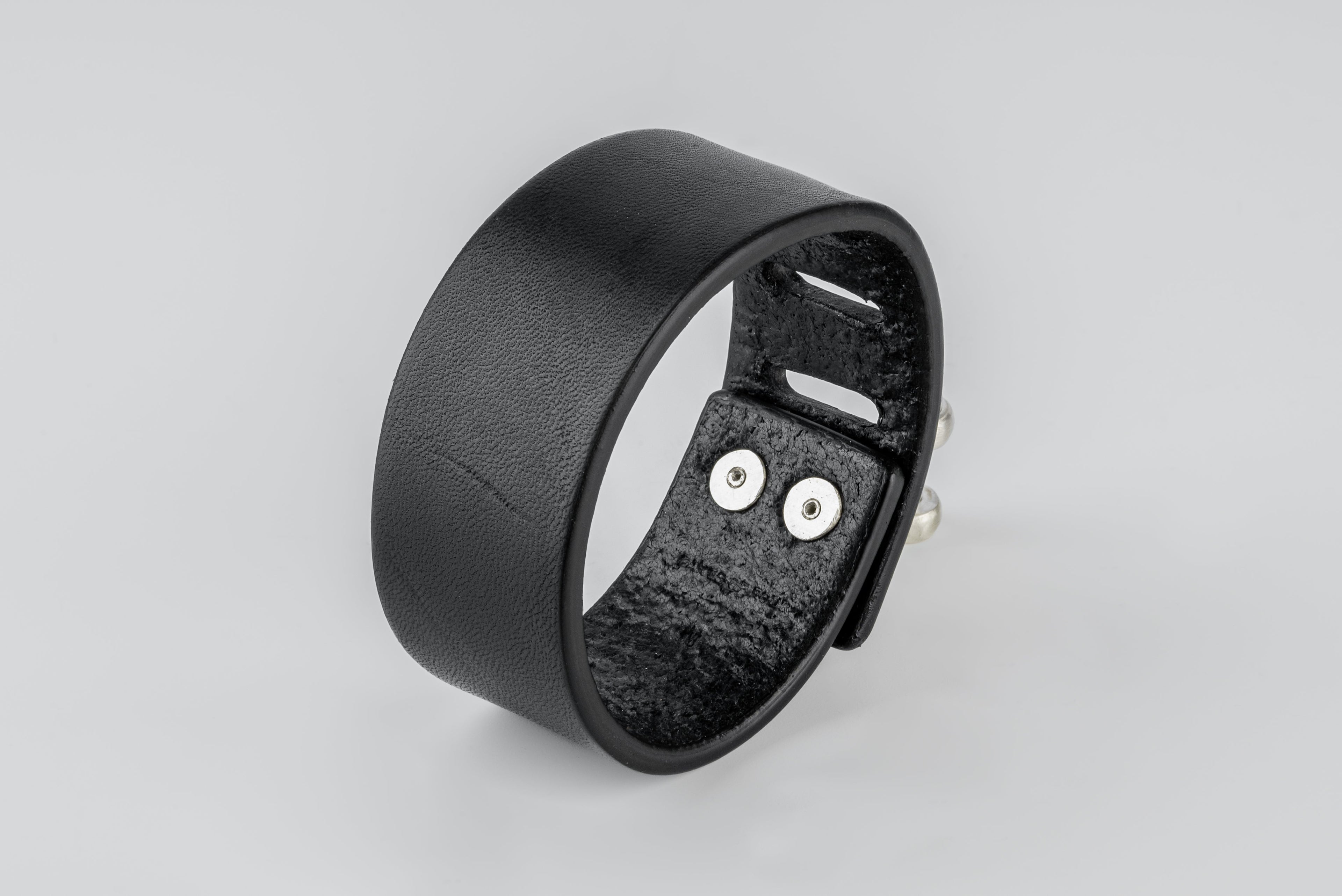 Restraint Charm Bracelet (30mm, MA+BLK)