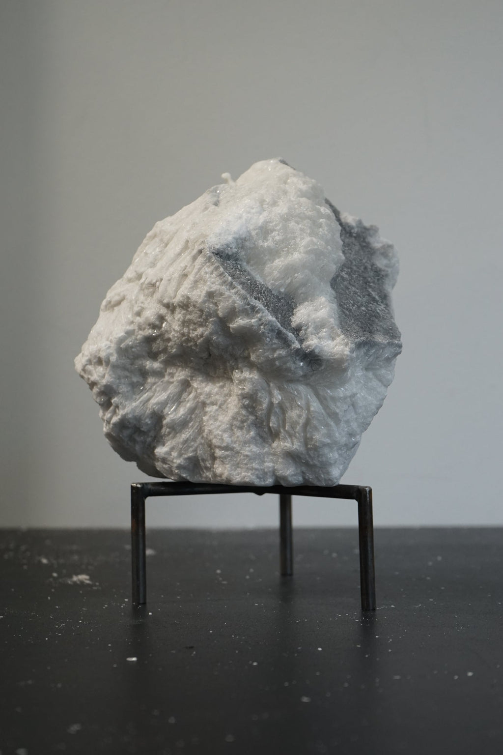 MEDIUM CHARCOAL CANDLE