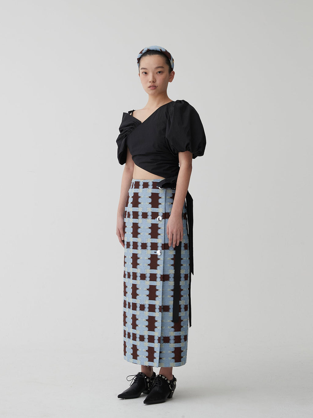 ASYMMETRIC VOLUME TOP