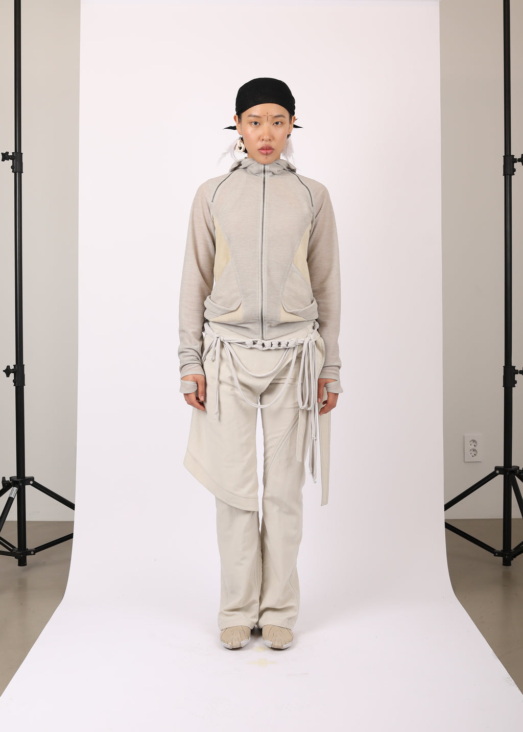 SLASHED ZIP HOODIE BEIGE