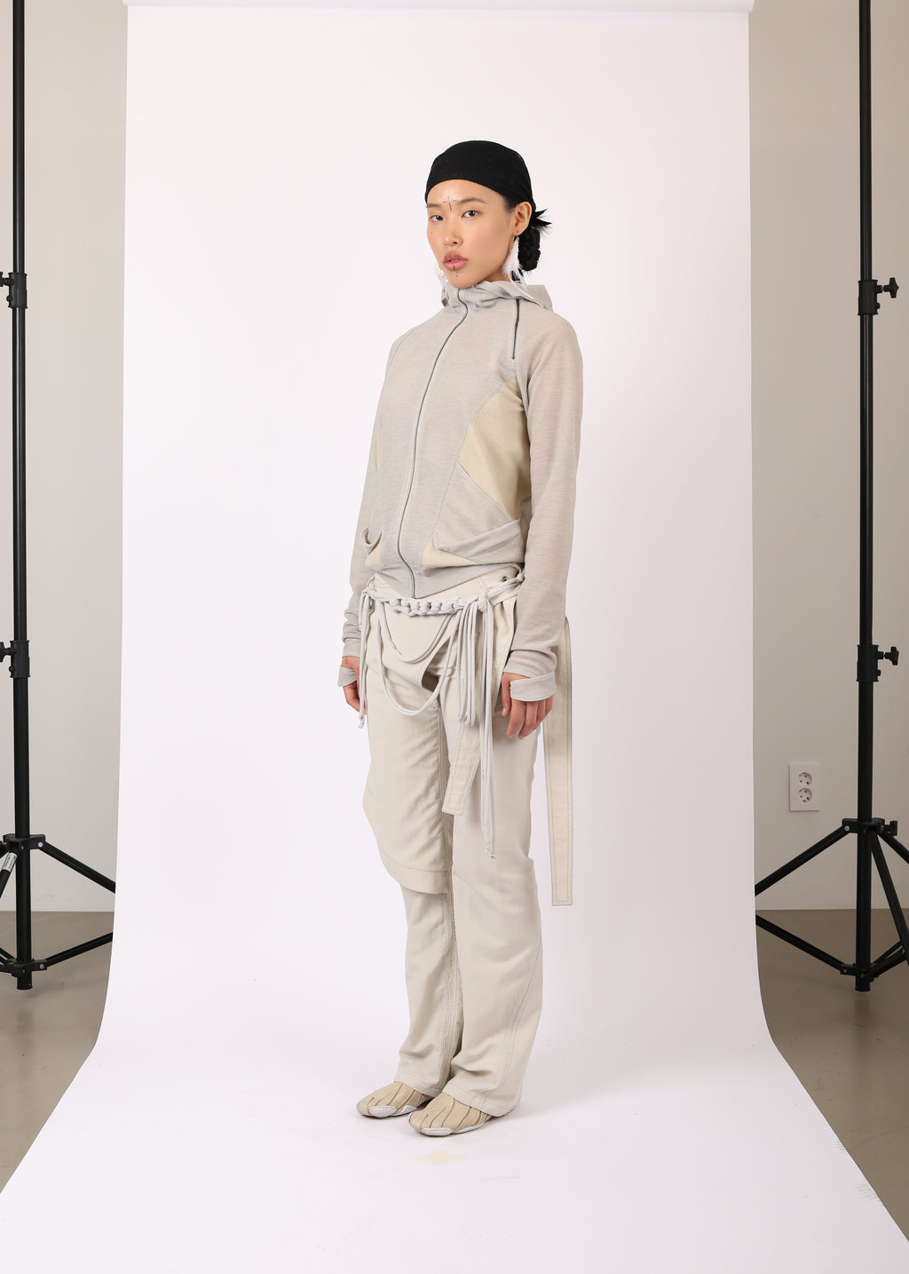 SLASHED ZIP HOODIE BEIGE