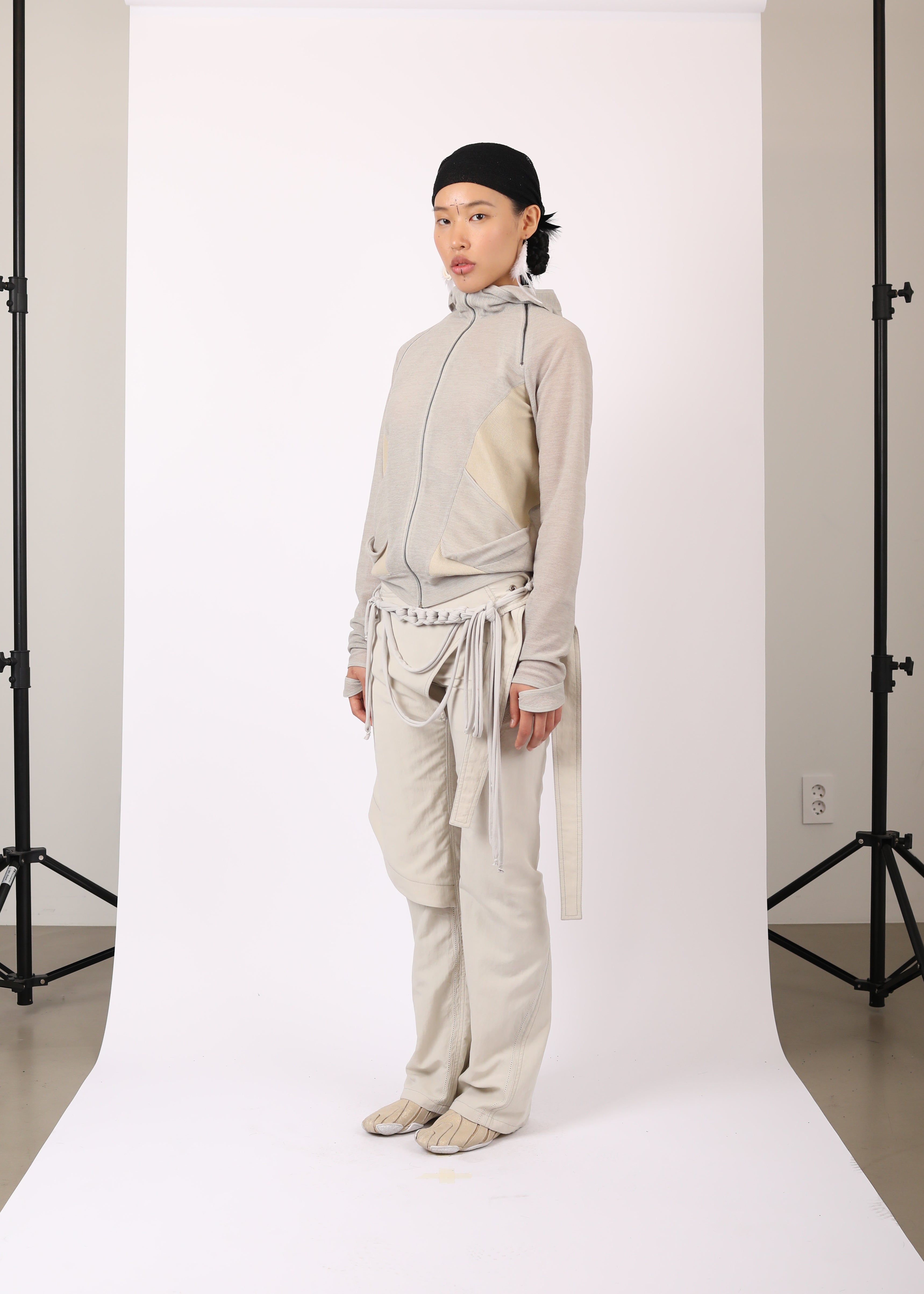 SLASHED ZIP HOODIE BEIGE