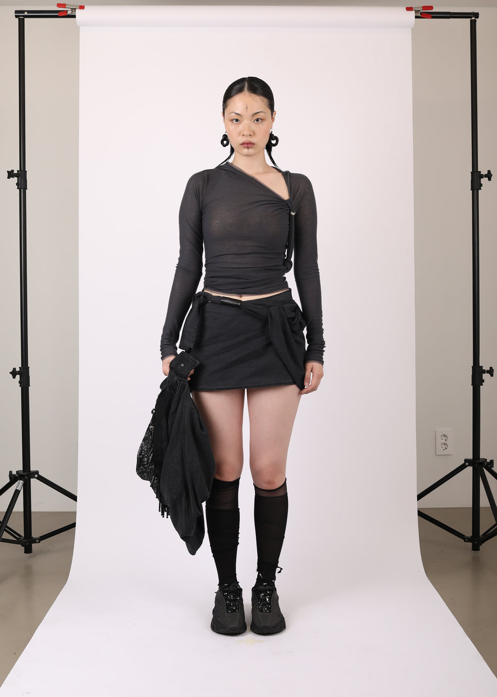 HOODED KNOT L/S CHARCOAL