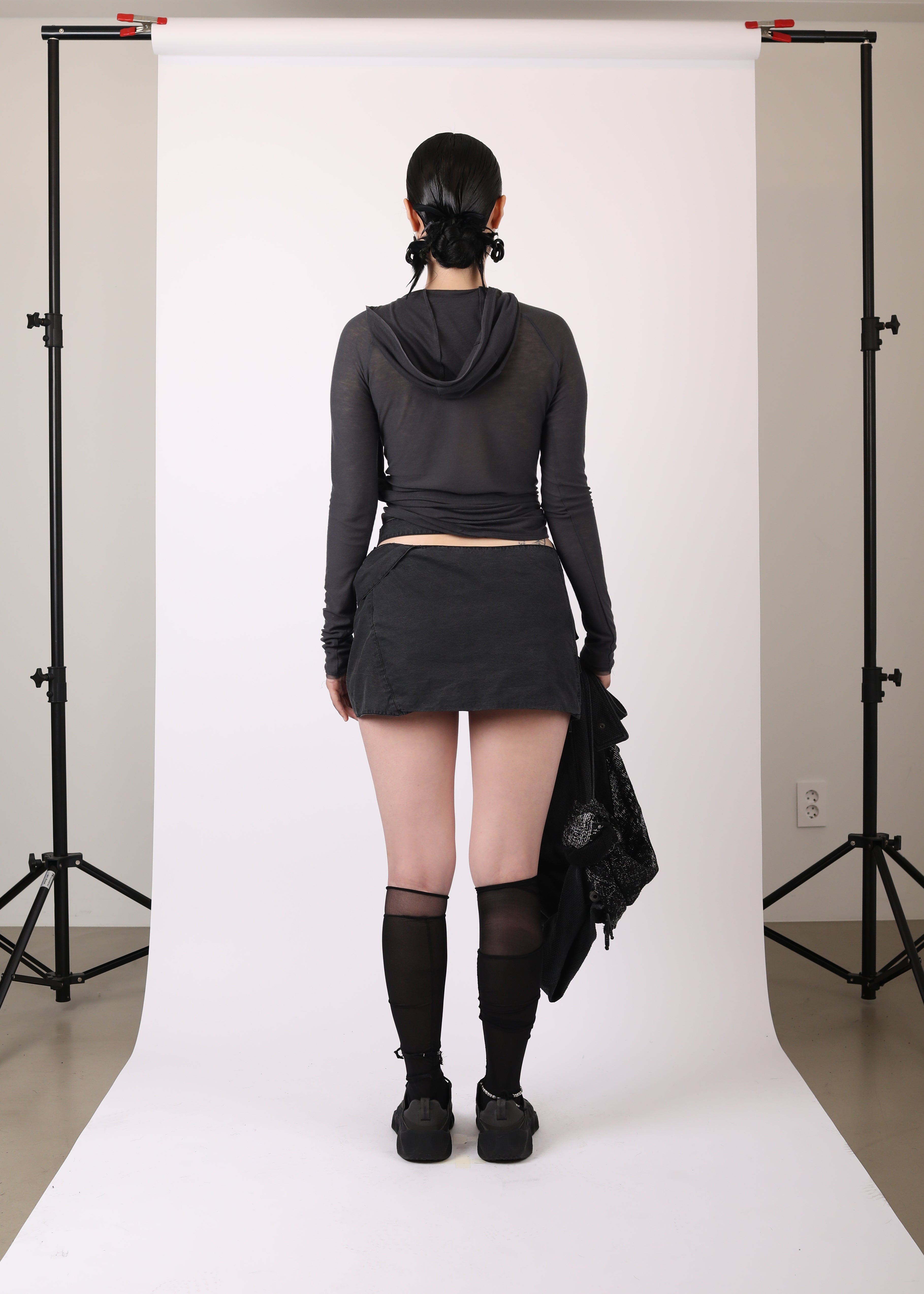 HOODED KNOT L/S CHARCOAL