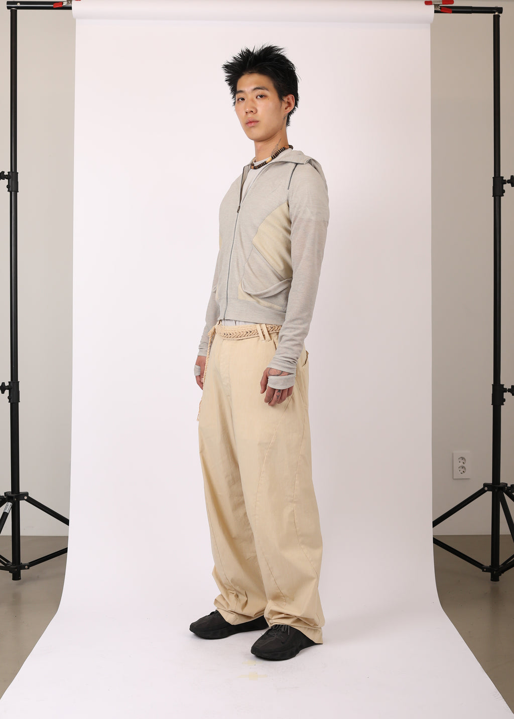 SLASHED ZIP HOODIE BEIGE