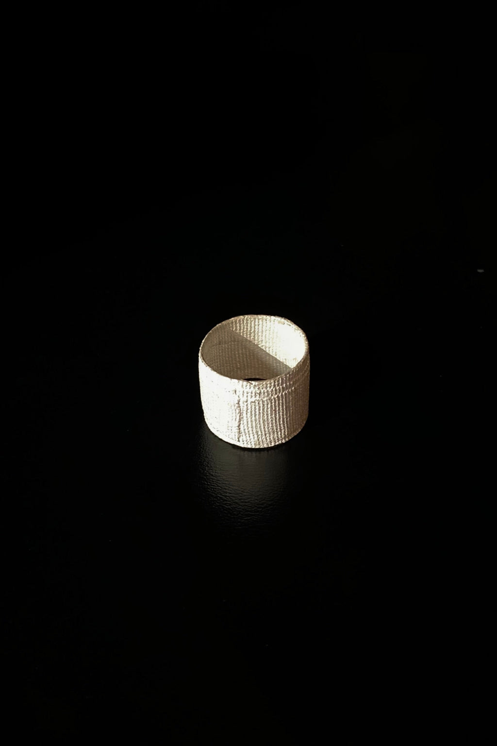 VTGR03 WHITE BANDAGE RING