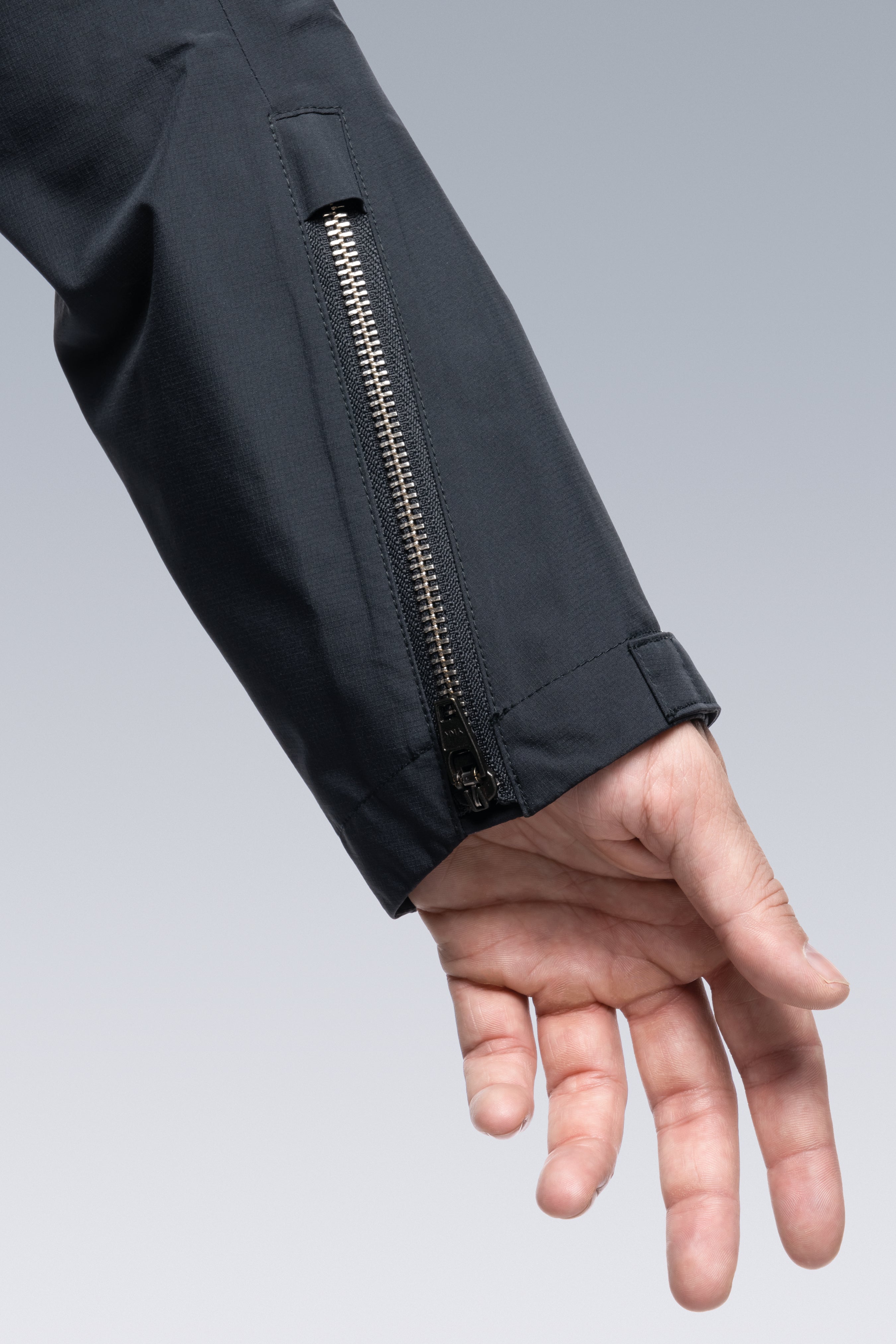 J68-GT 3L Gore-Tex® Pro Rider Jacket - Alpha Green