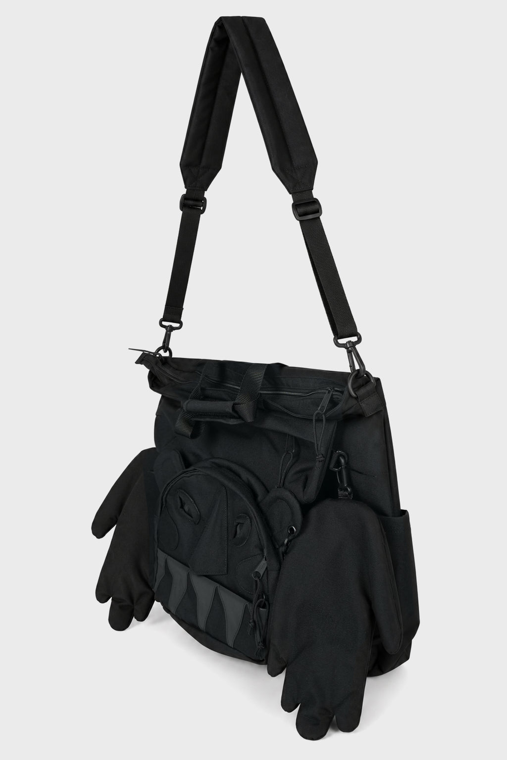 × EAST PAK MONSTER CARRY BAG BLACK