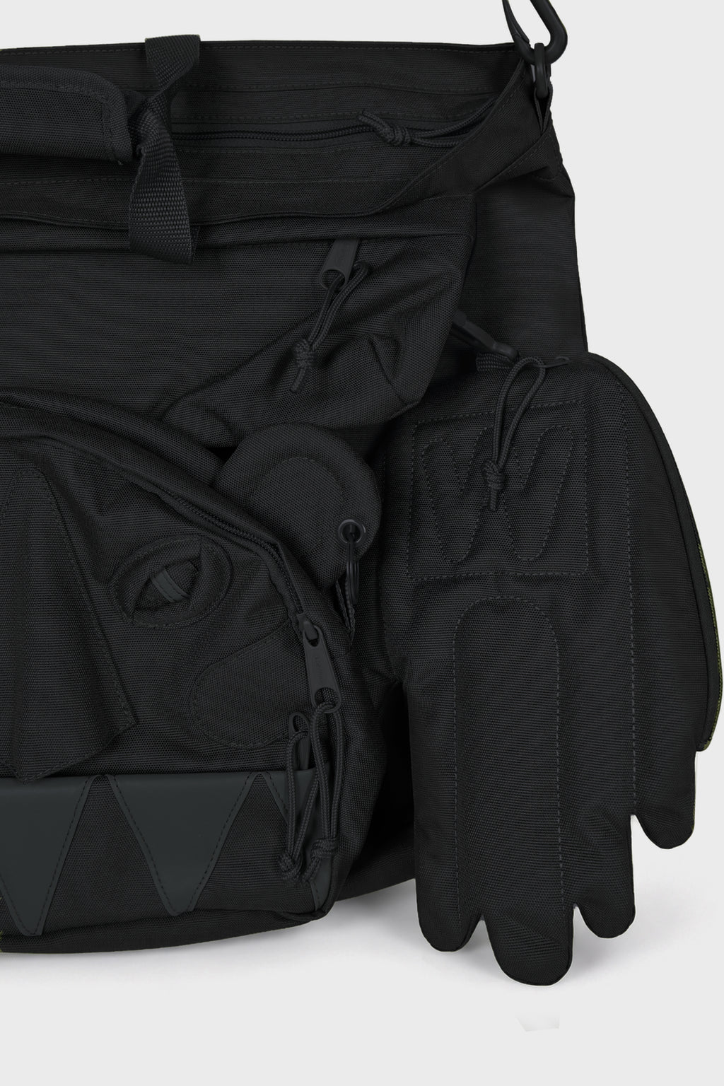 × EAST PAK MONSTER CARRY BAG BLACK