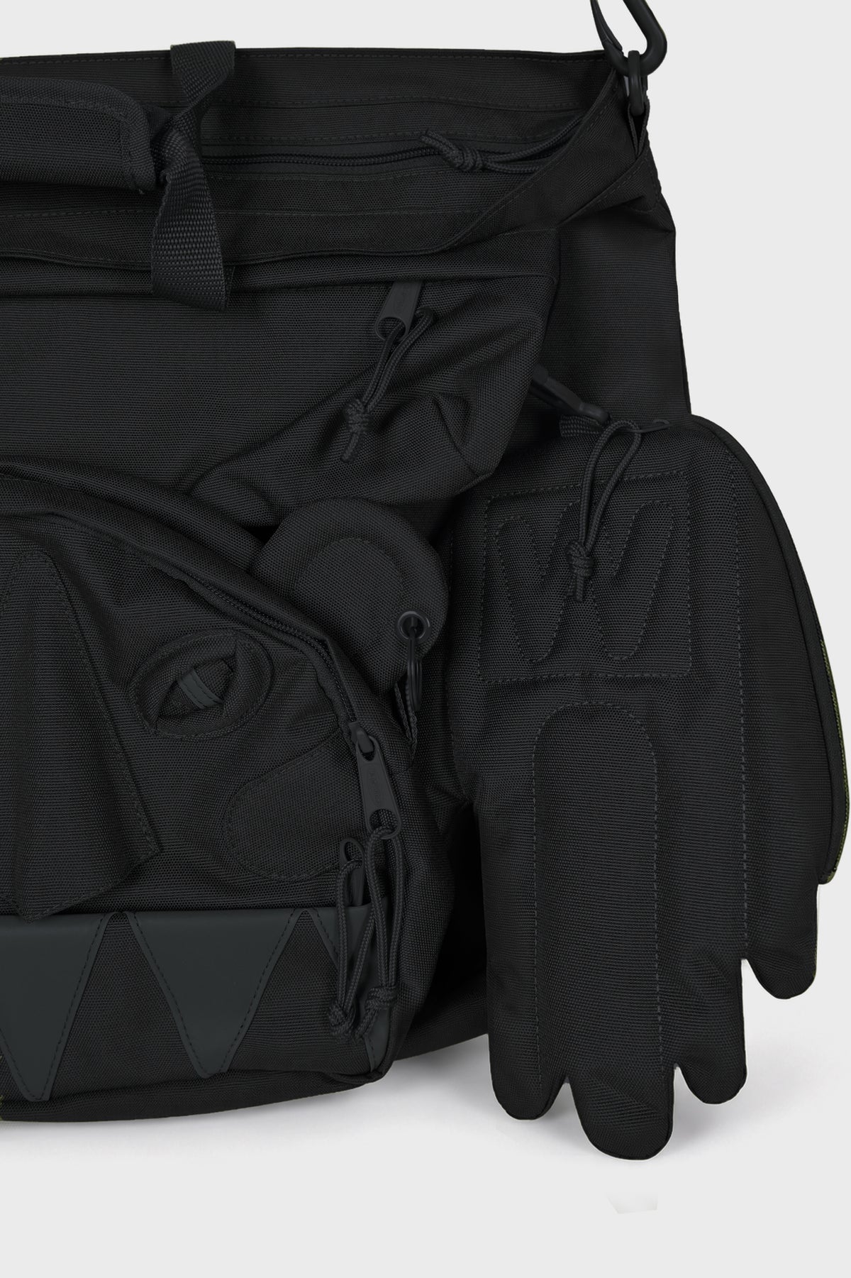 × EAST PAK MONSTER CARRY BAG BLACK