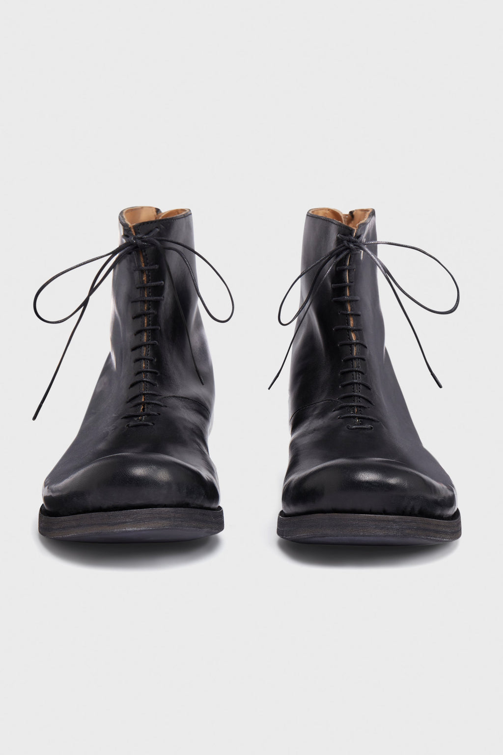 SHORT BACK ZIPPER BOOTS W/LACES