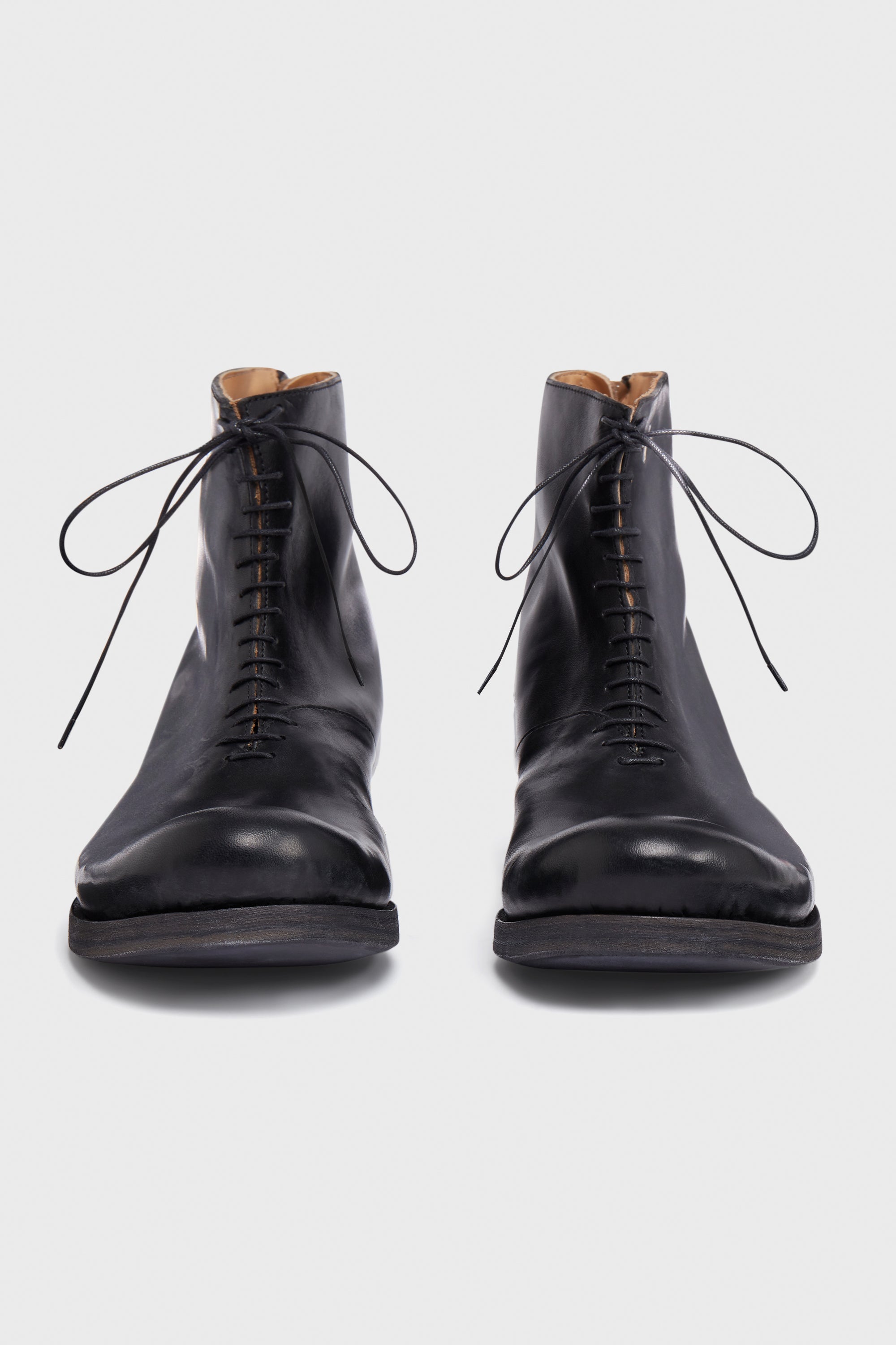 SHORT BACK ZIPPER BOOTS W/LACES