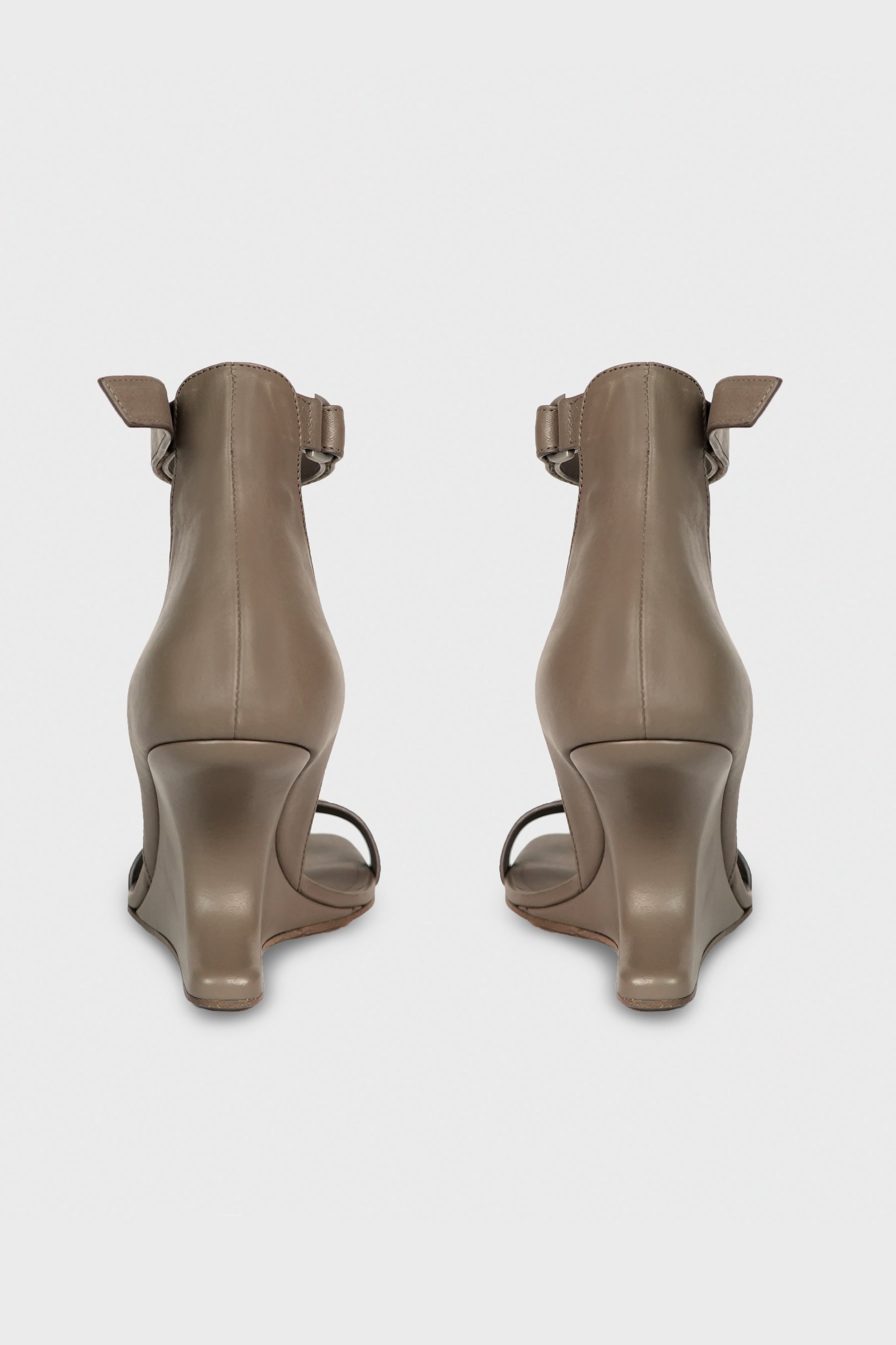 CANTILEVER 8 MINIMAL SANDAL DUST