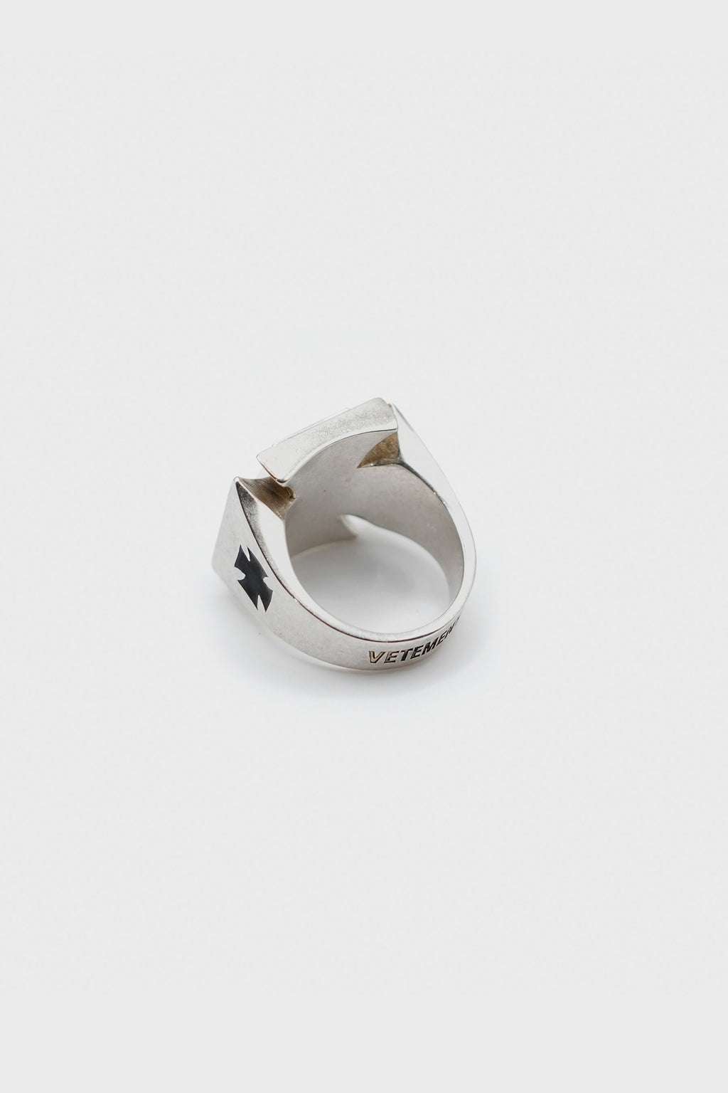 TRIPPLE BIKER CROSS LOGO RING SILVER