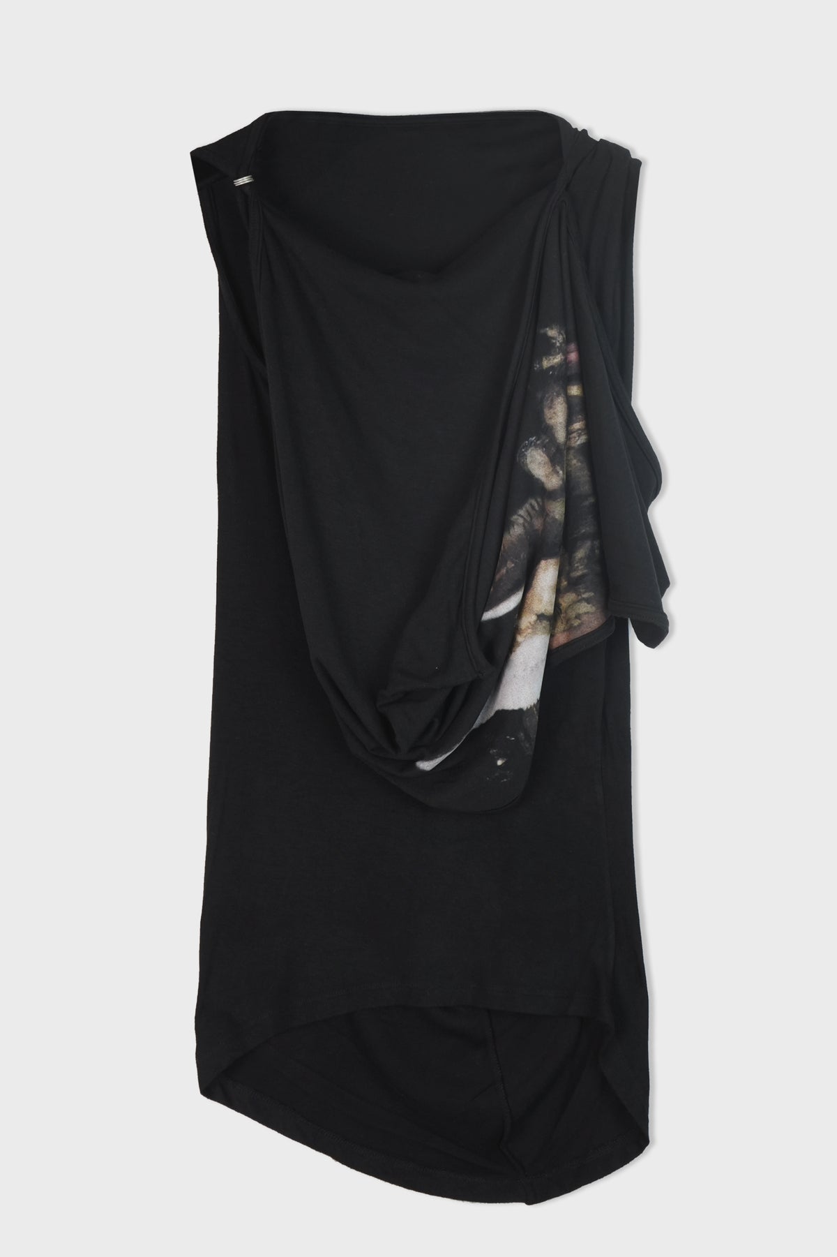HOODED SLEEVELESS BLACK