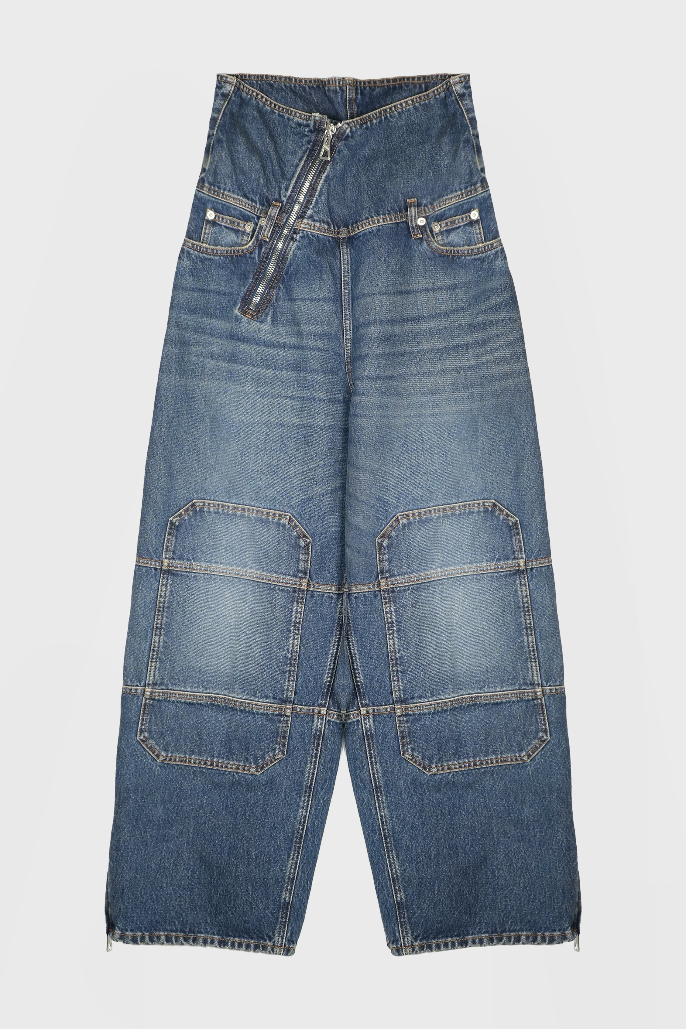 ZIPPED JEAN W/ DENIM PATCH