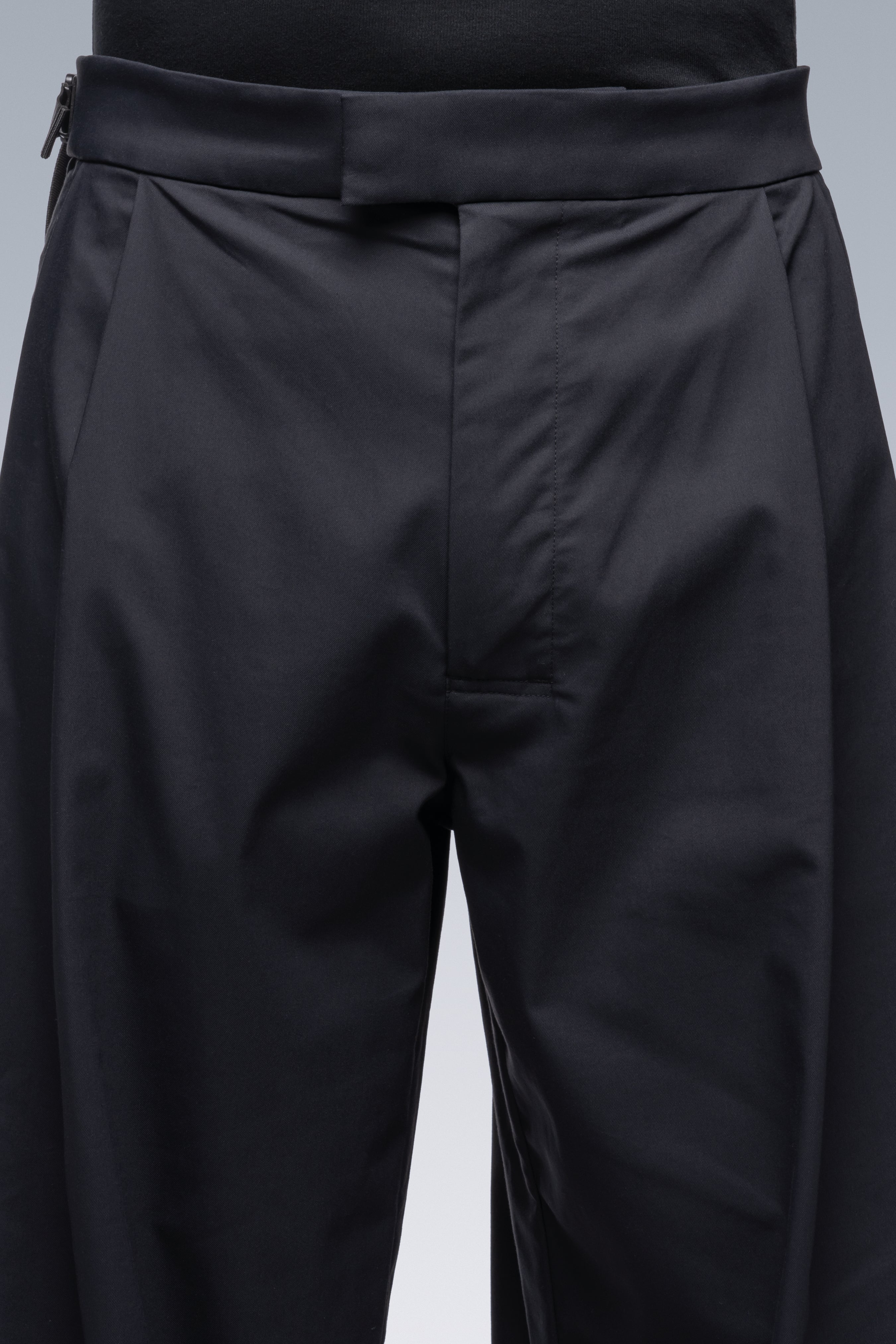 ACRONYM - P48-CH Micro Twill Pleated Trouser - Schwarzgrün