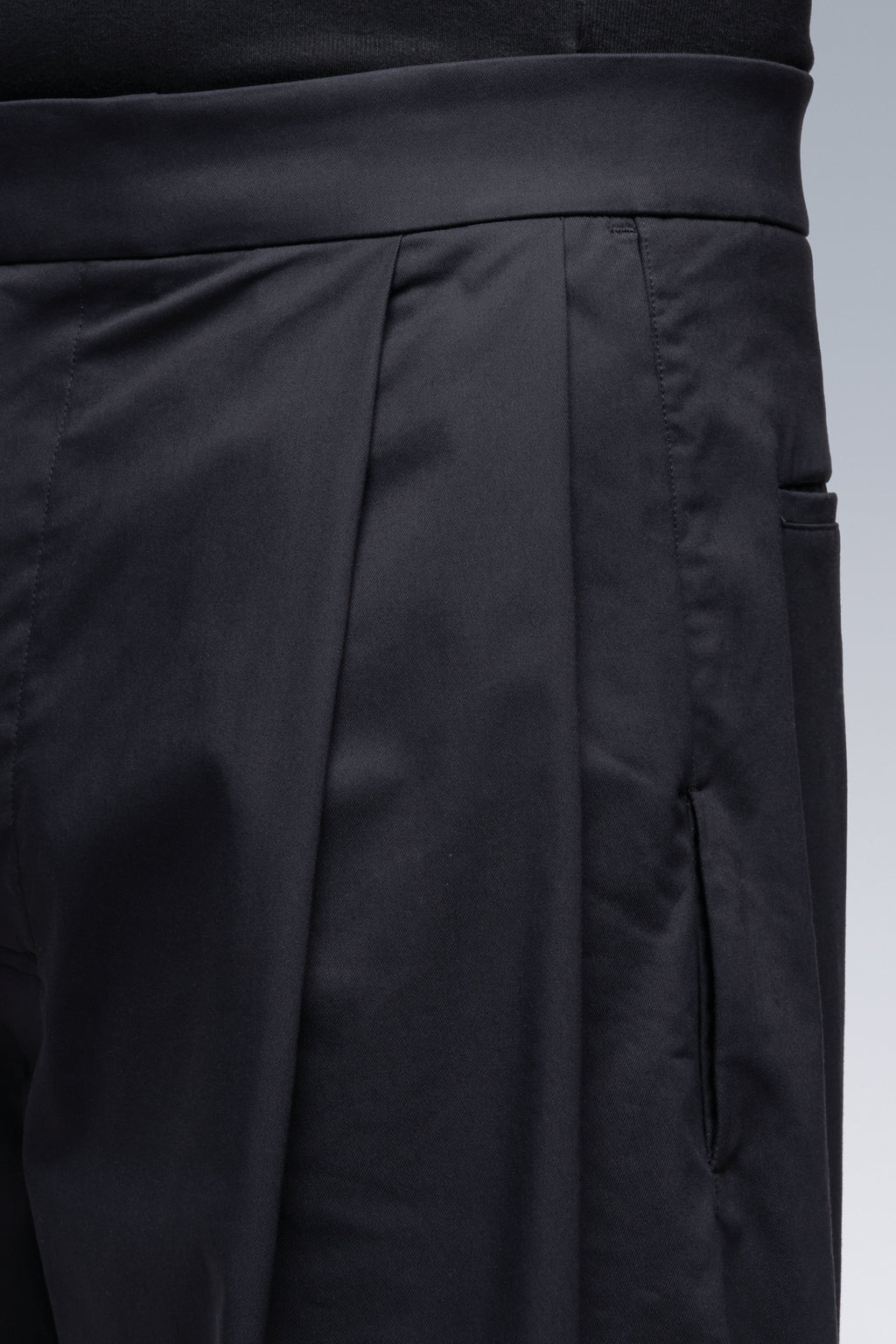 P48-CH Micro Twill Pleated Trouser - Schwarzgrün