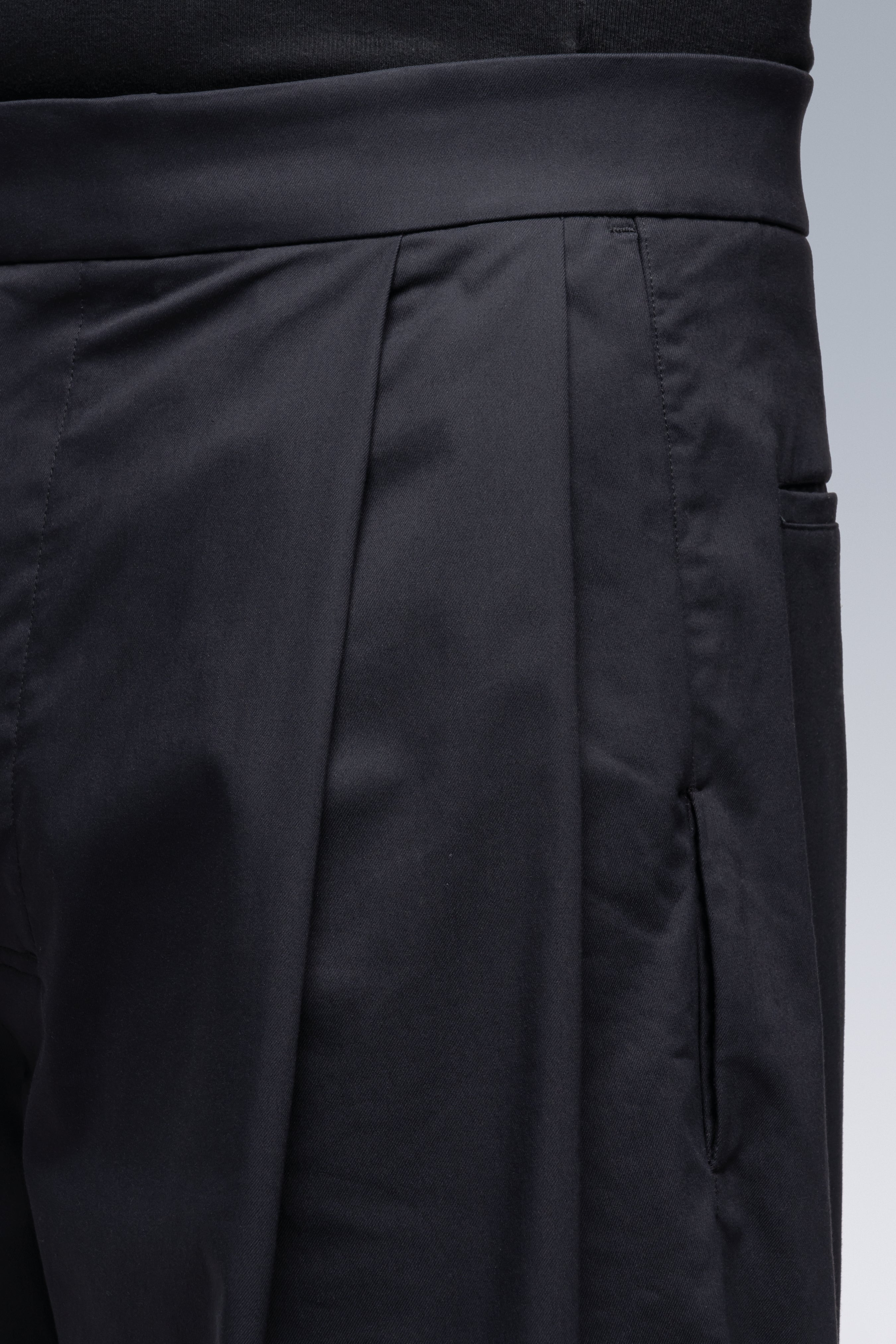 P48-CH Micro Twill Pleated Trouser - Schwarzgrün